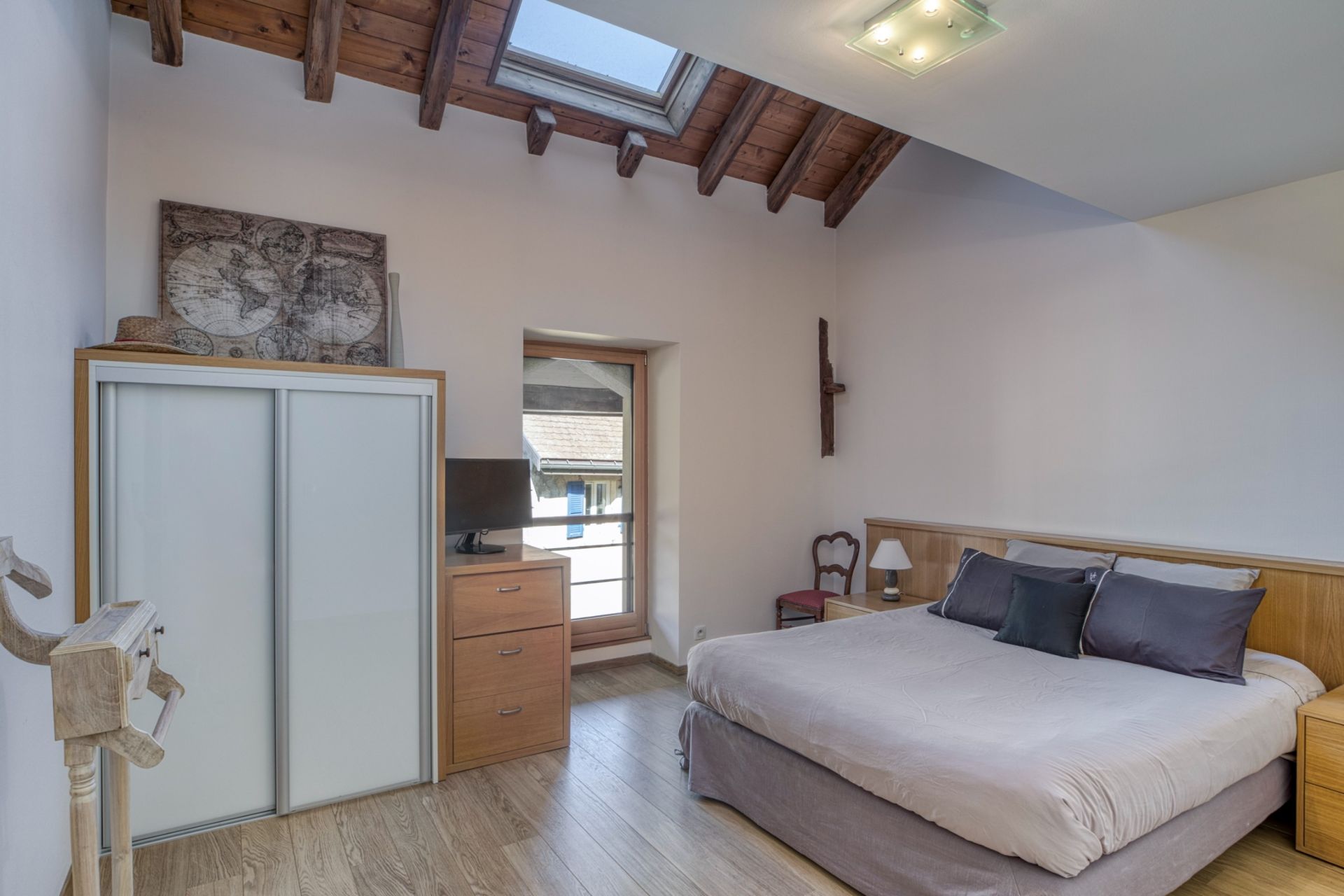 luxury house 11 Rooms for sale on CHEVRY (01170)