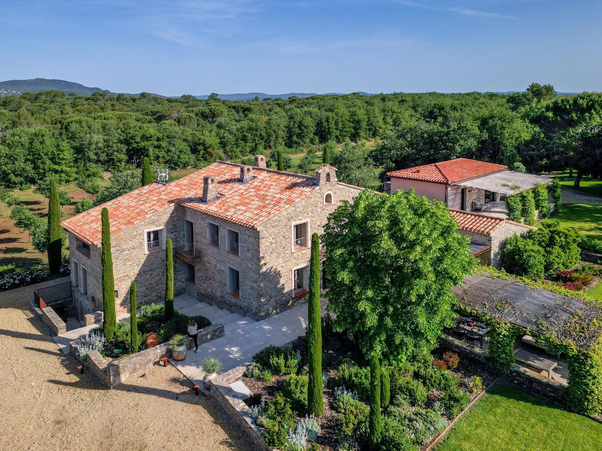 bastide 9 Pièces en location saisonnière sur ST MAXIMIN LA STE BAUME (83470)