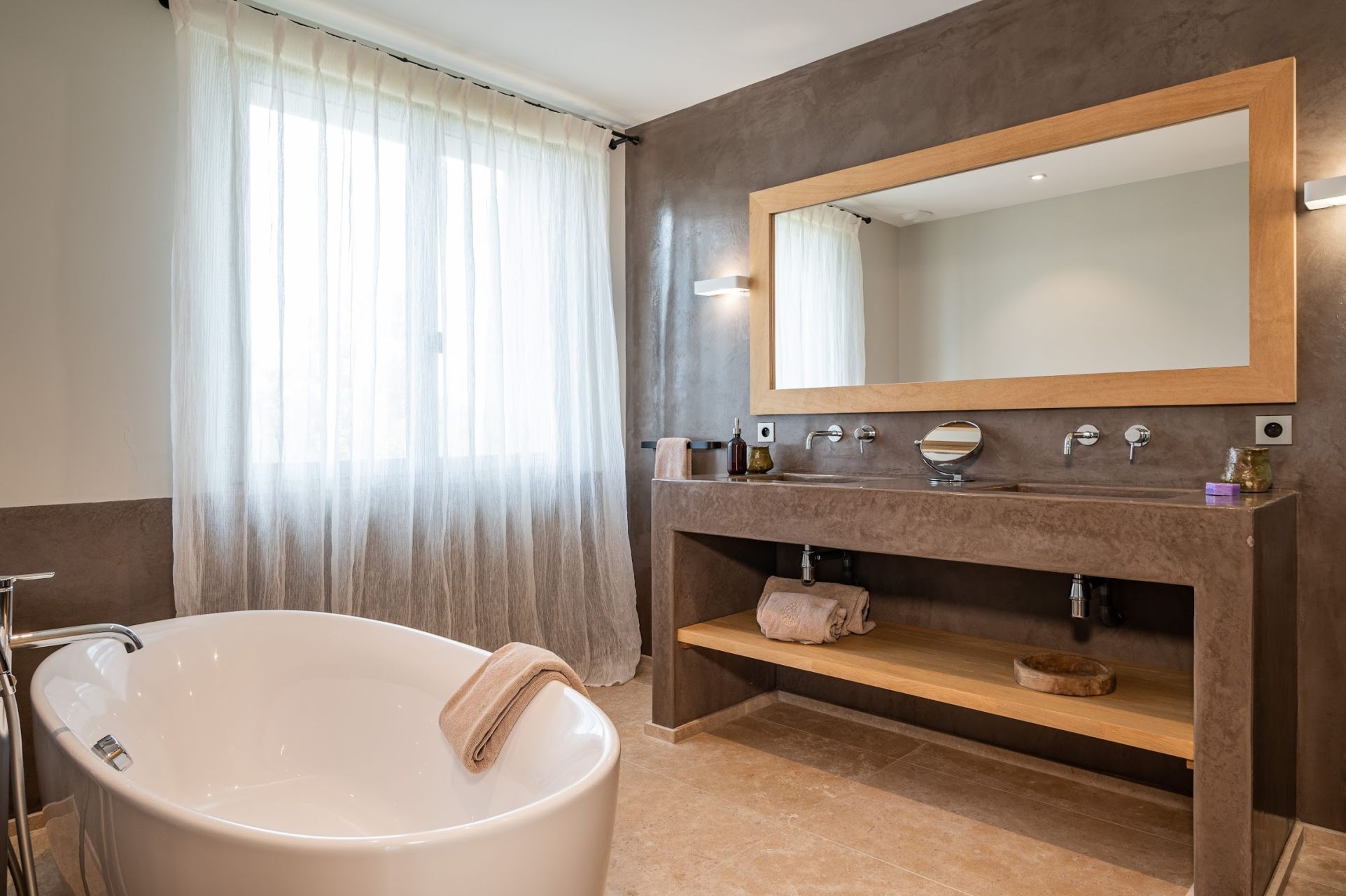 bastide 9 Pièces en location saisonnière sur ST MAXIMIN LA STE BAUME (83470)