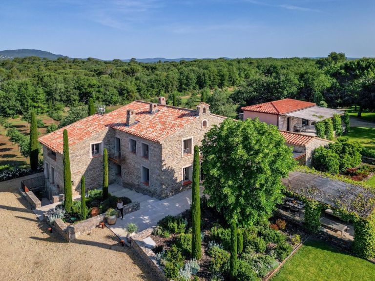 bastide 9 Pièces en location saisonnière sur ST MAXIMIN LA STE BAUME (83470)