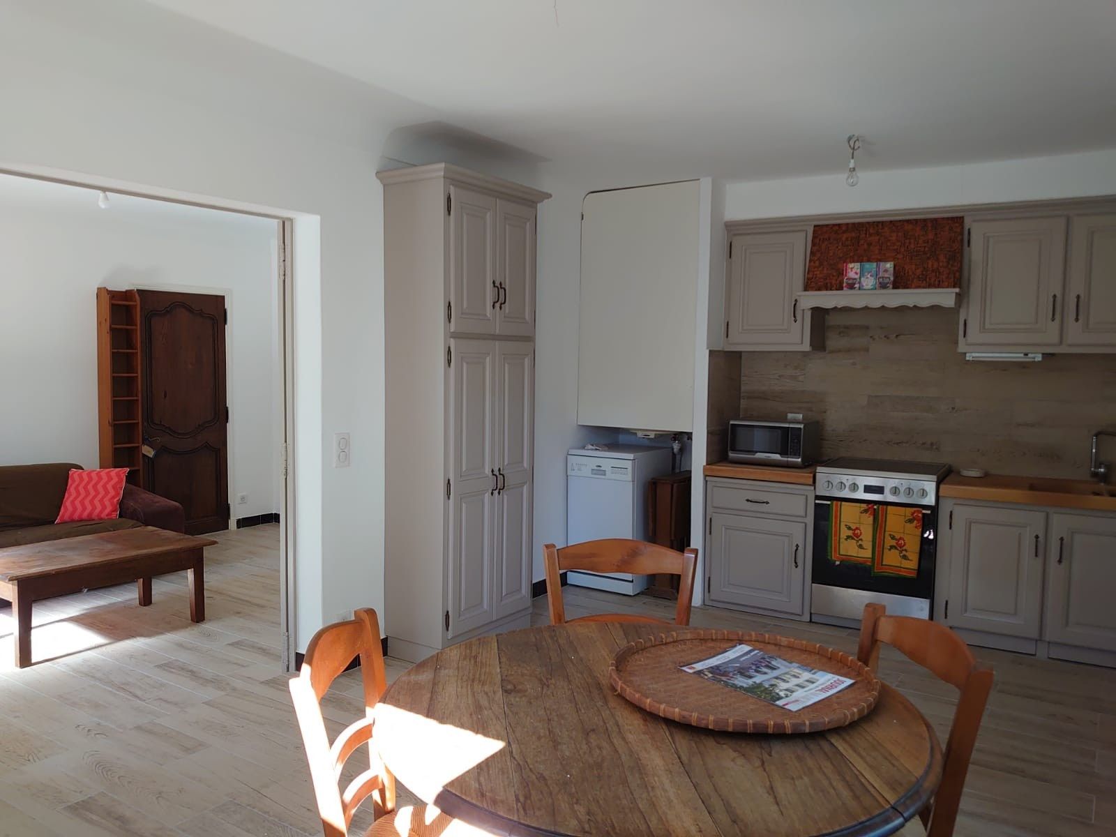 luxury house 6 Rooms for sale on ST REMY DE PROVENCE (13210)