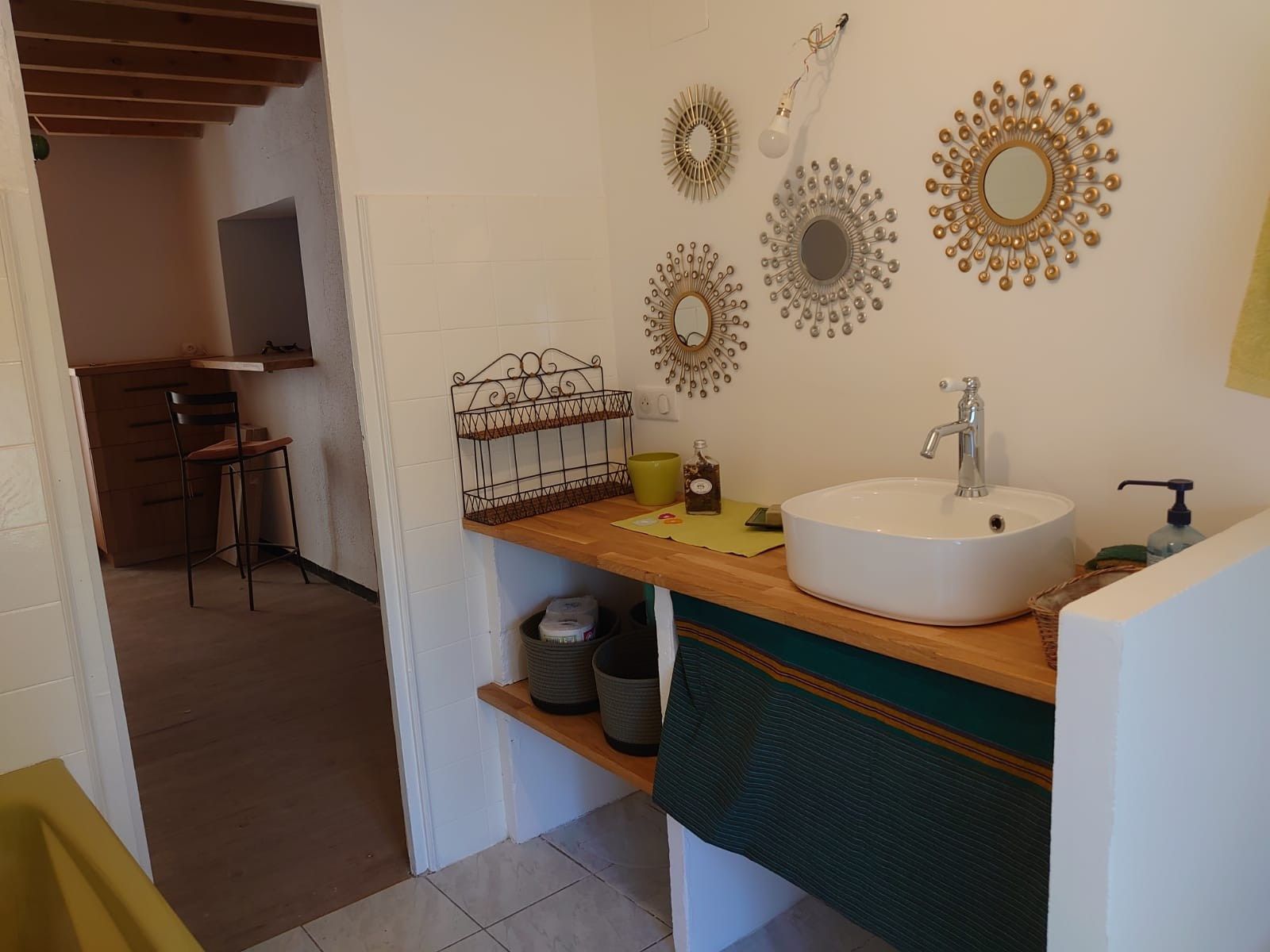 luxury house 6 Rooms for sale on ST REMY DE PROVENCE (13210)