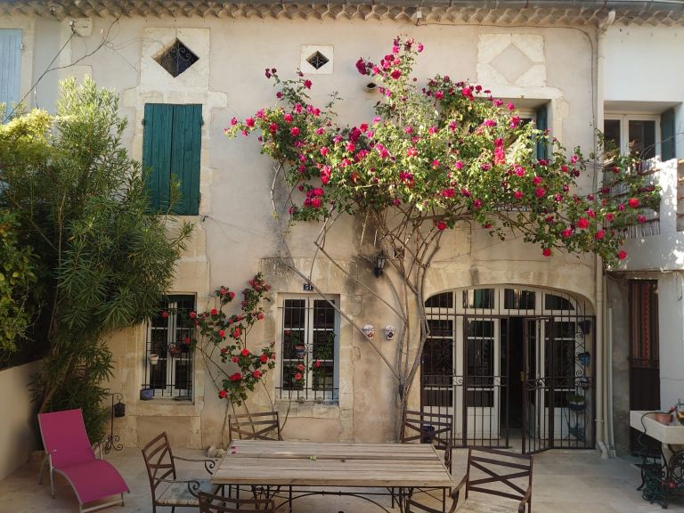 luxury house 6 Rooms for sale on ST REMY DE PROVENCE (13210)