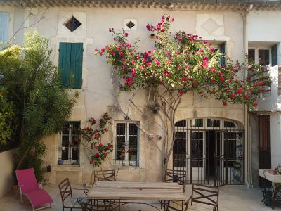 Sale Luxury house Saint-Rémy-de-Provence 6 Rooms 300 m²