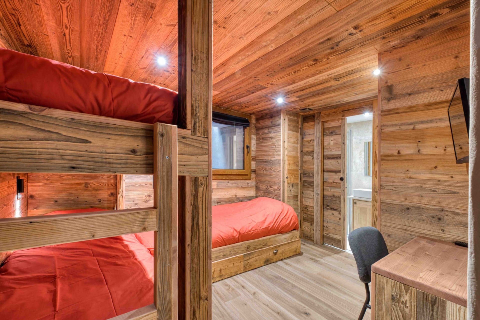 luxury chalet 8 Rooms for seasonal rent on MEGEVE (74120)