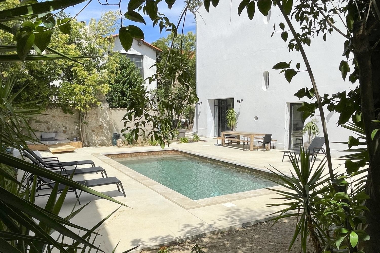 luxury house 11 Rooms for sale on NARBONNE (11100)