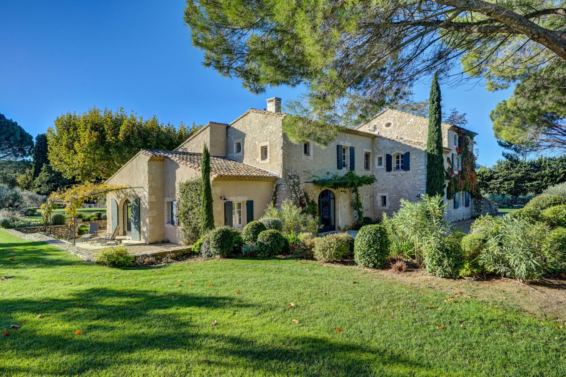 maison de luxe 9 Pièces en location saisonnière sur EYGALIERES (13810)
