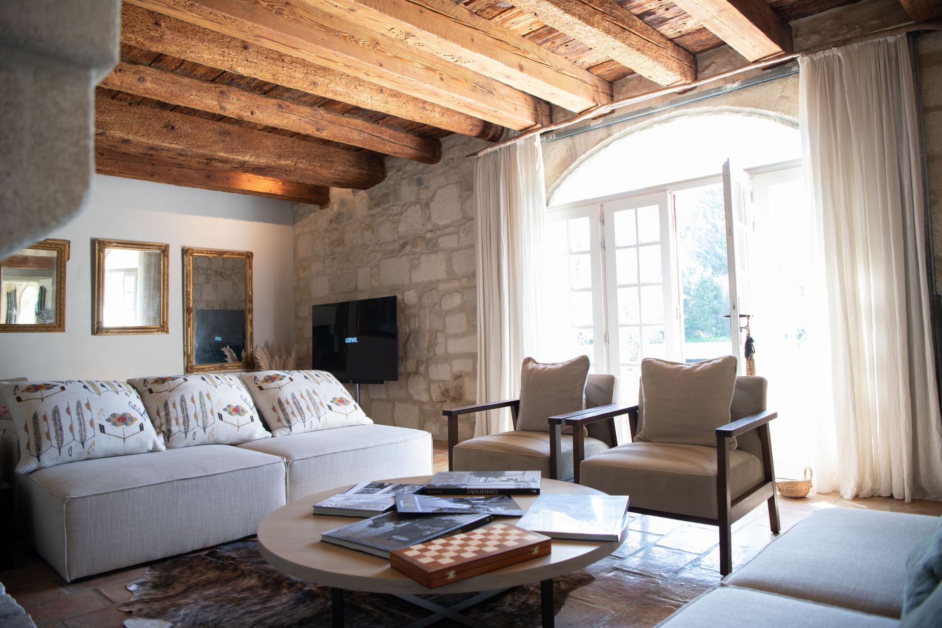 mas 10 Rooms for seasonal rent on ARLES (13200)