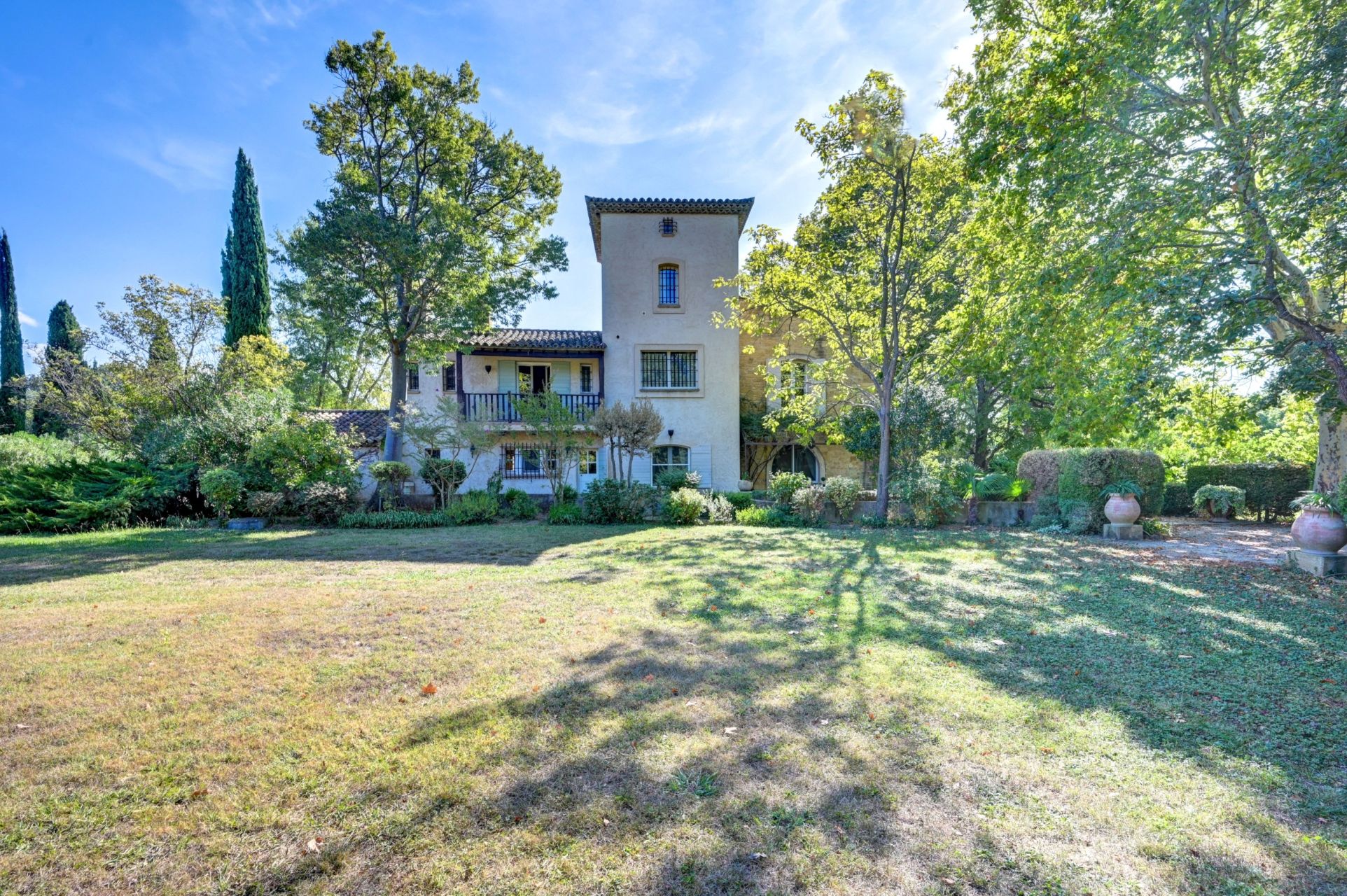 bastide 6 Pièces en location saisonnière sur GRANS (13450)