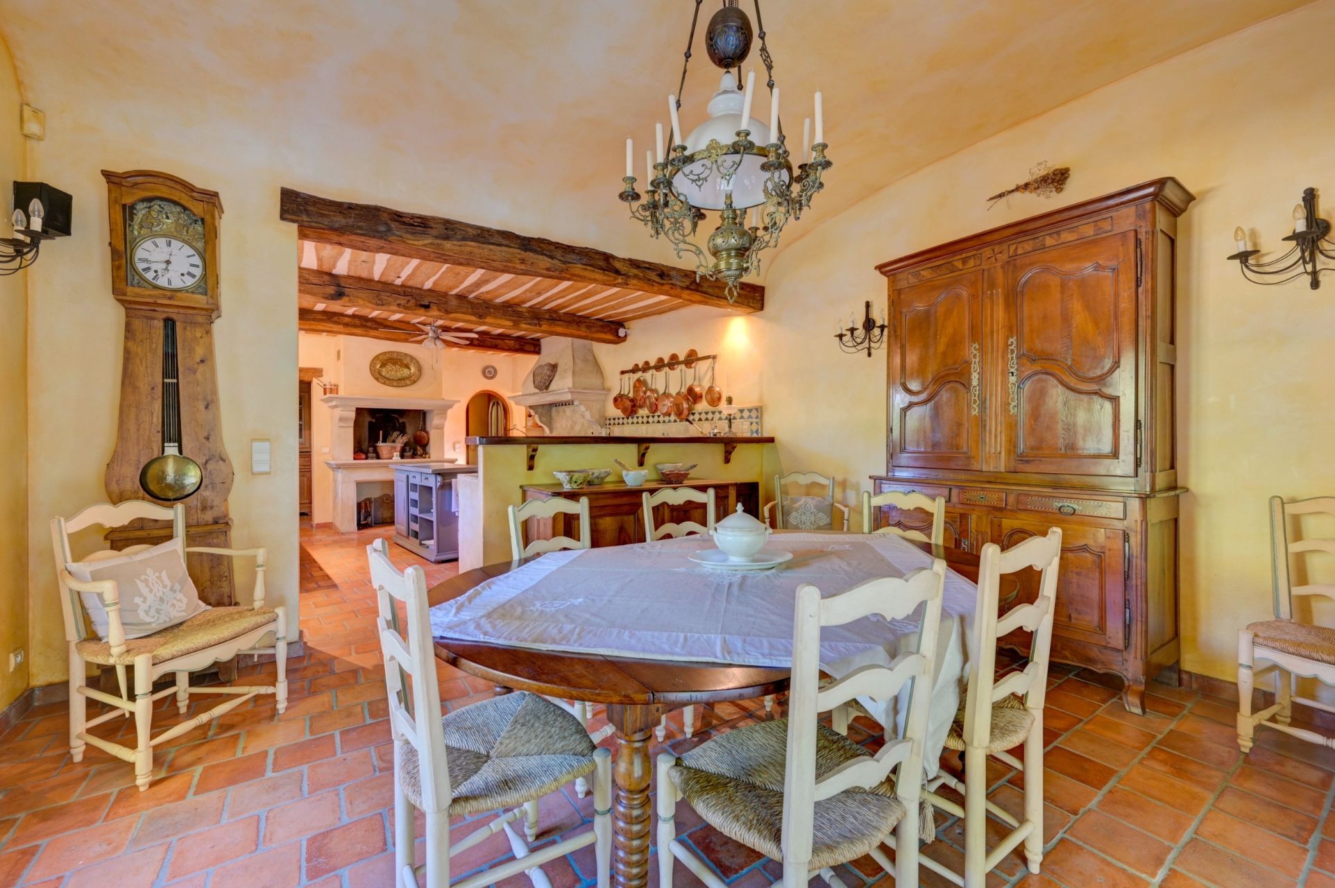 bastide 6 Pièces en location saisonnière sur GRANS (13450)