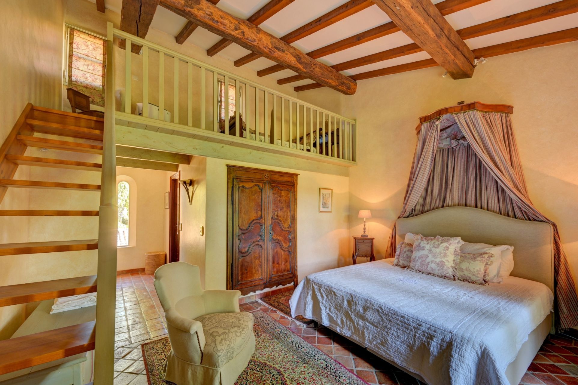 bastide 6 Pièces en location saisonnière sur GRANS (13450)