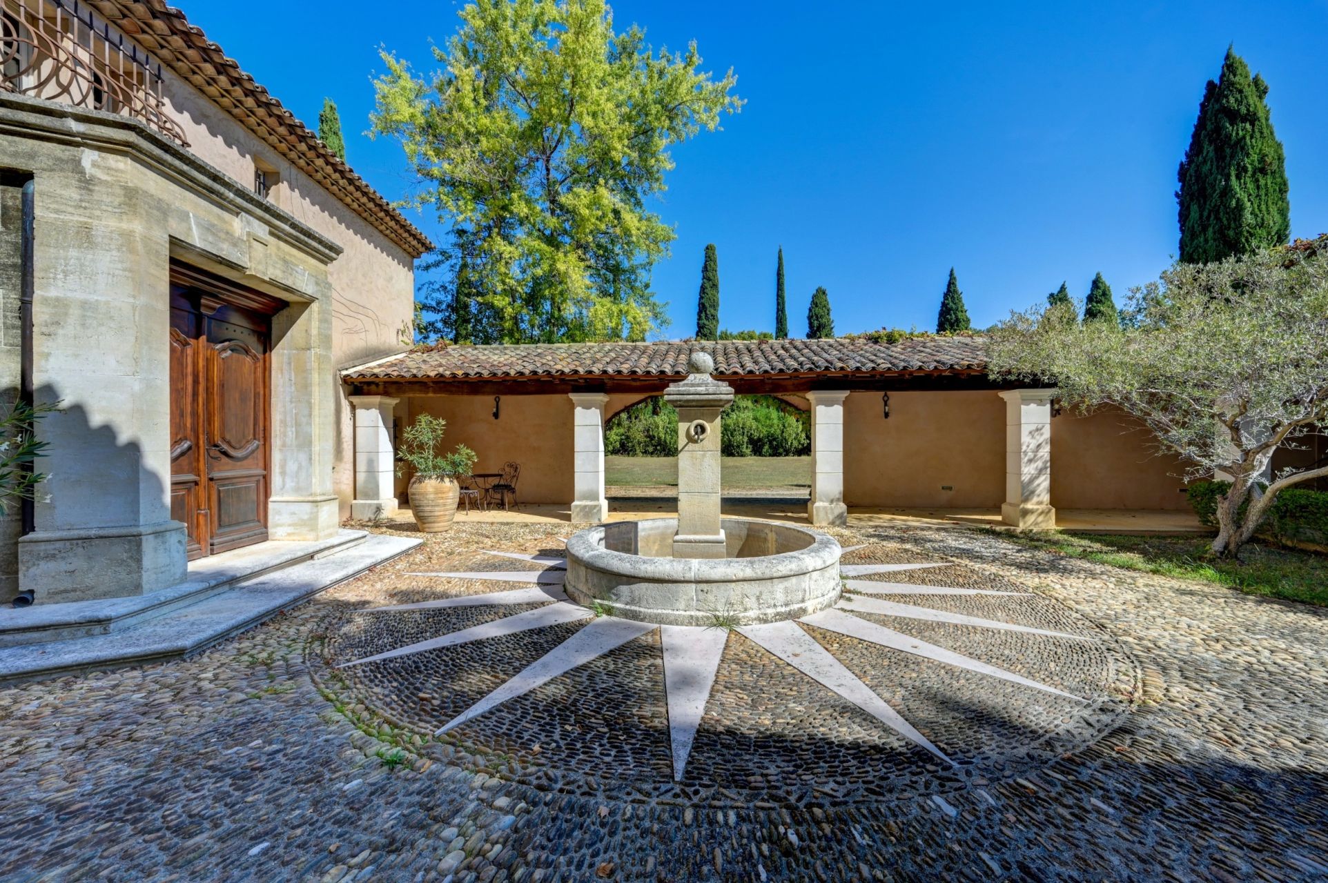 bastide 6 Rooms for seasonal rent on GRANS (13450)