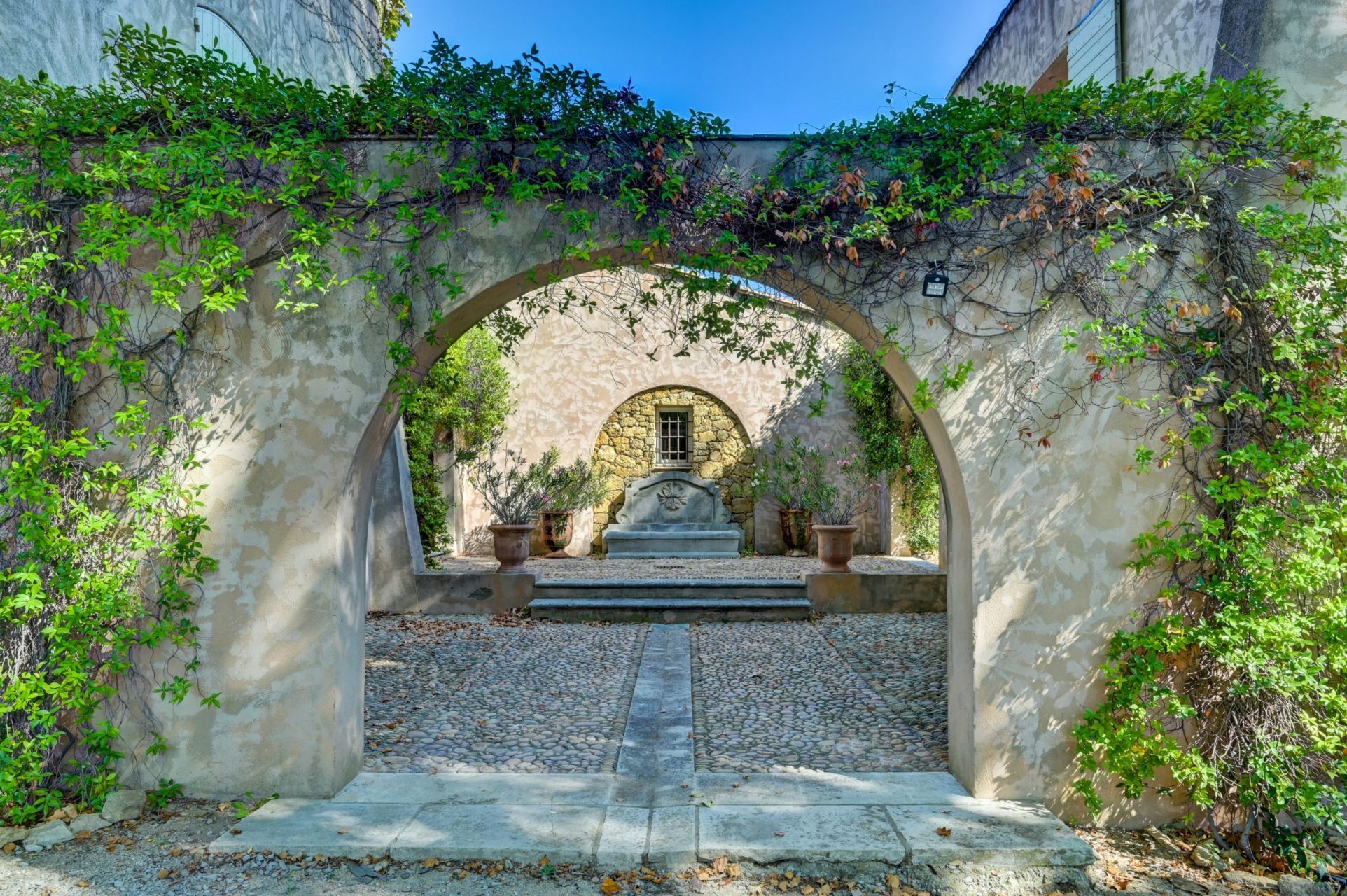 bastide 6 Rooms for seasonal rent on GRANS (13450)