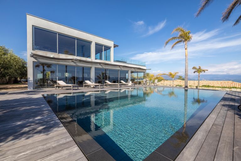 luxury house 7 Rooms for seasonal rent on AJACCIO (20000)