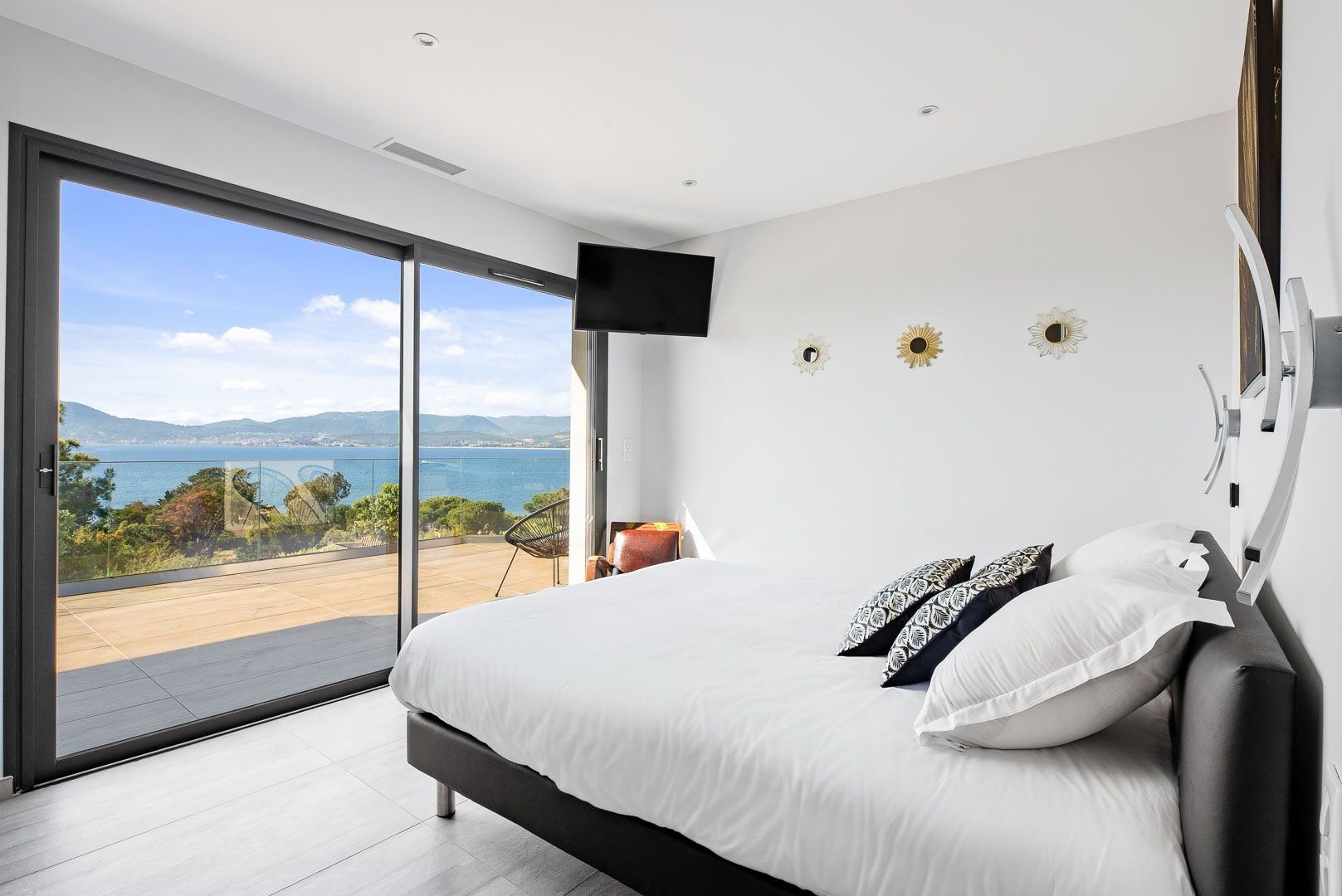 luxury house 11 Rooms for seasonal rent on PORTICCIO (20166)