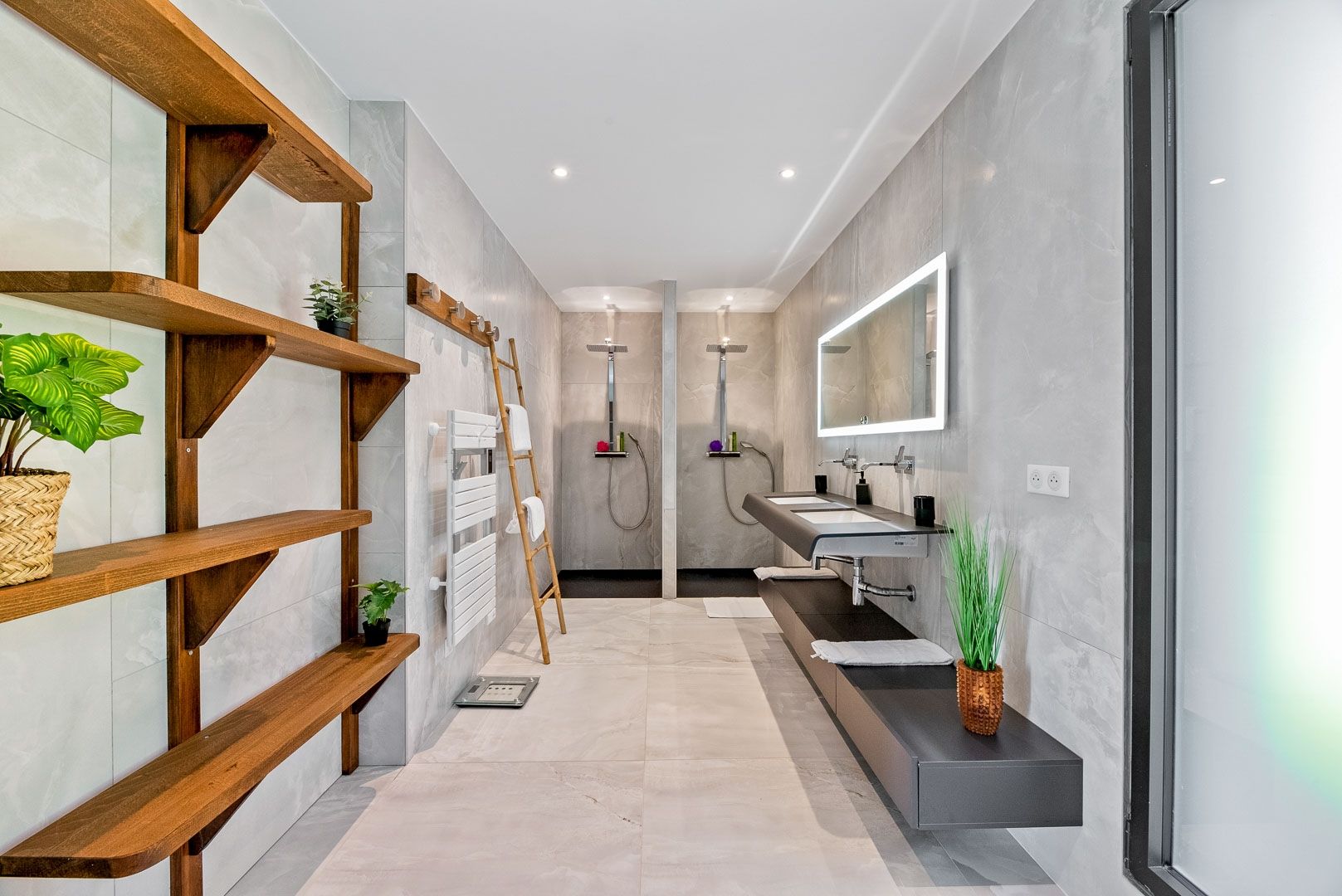 luxury house 11 Rooms for seasonal rent on PORTICCIO (20166)