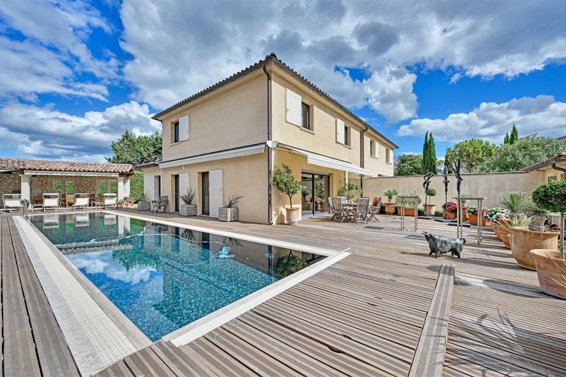 luxury house 5 Rooms for sale on UZES (30700)