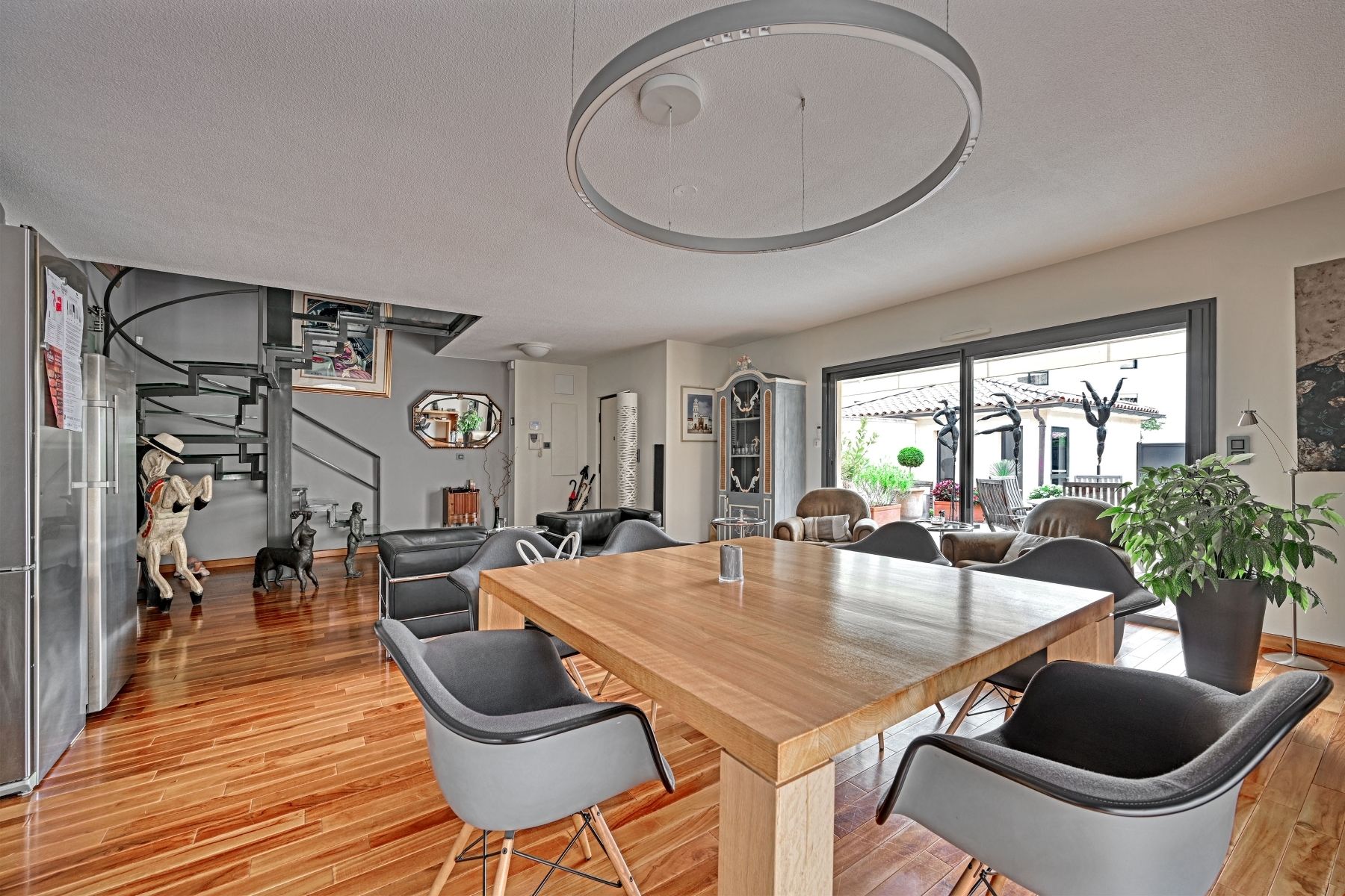 luxury house 5 Rooms for sale on UZES (30700)