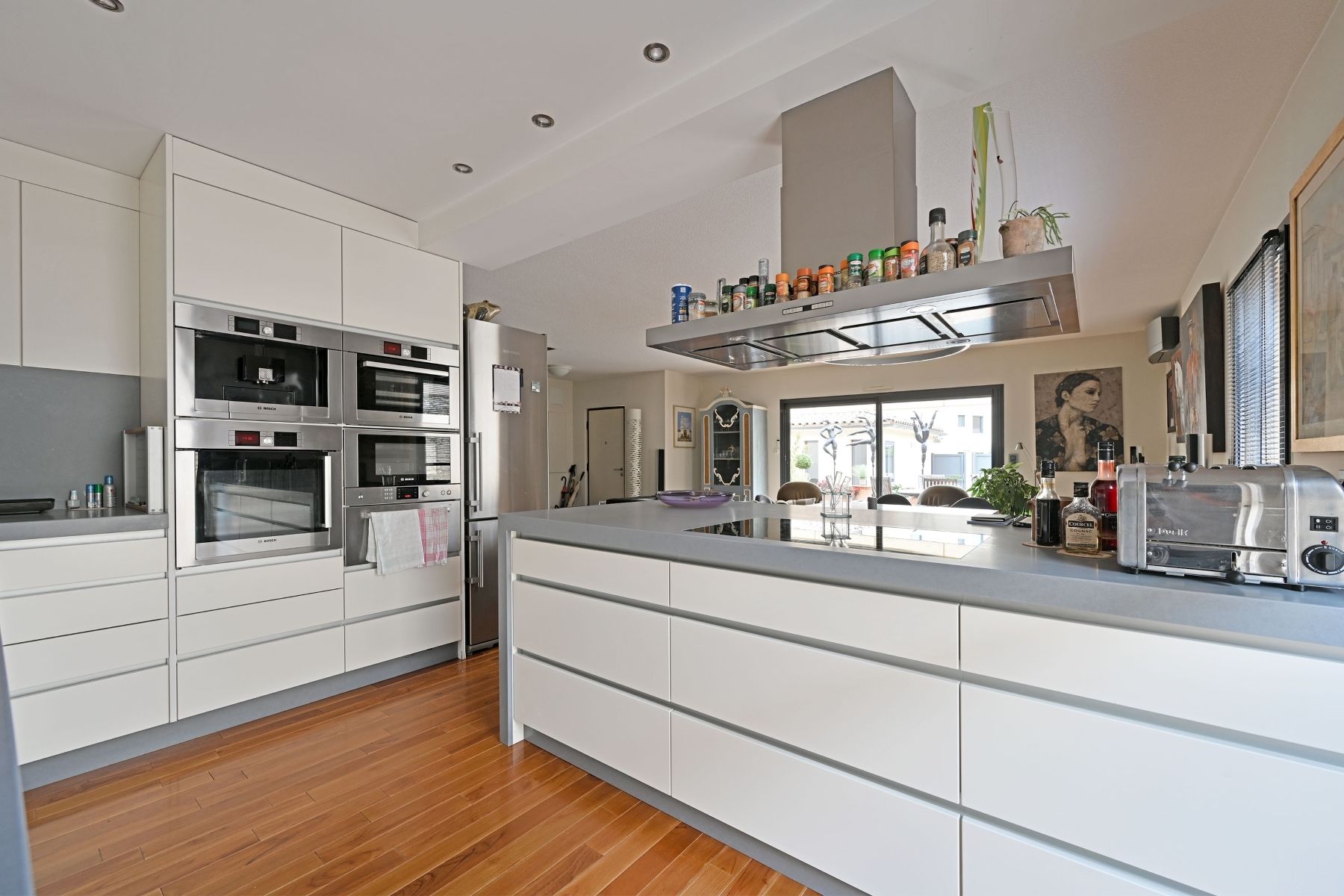 luxury house 5 Rooms for sale on UZES (30700)