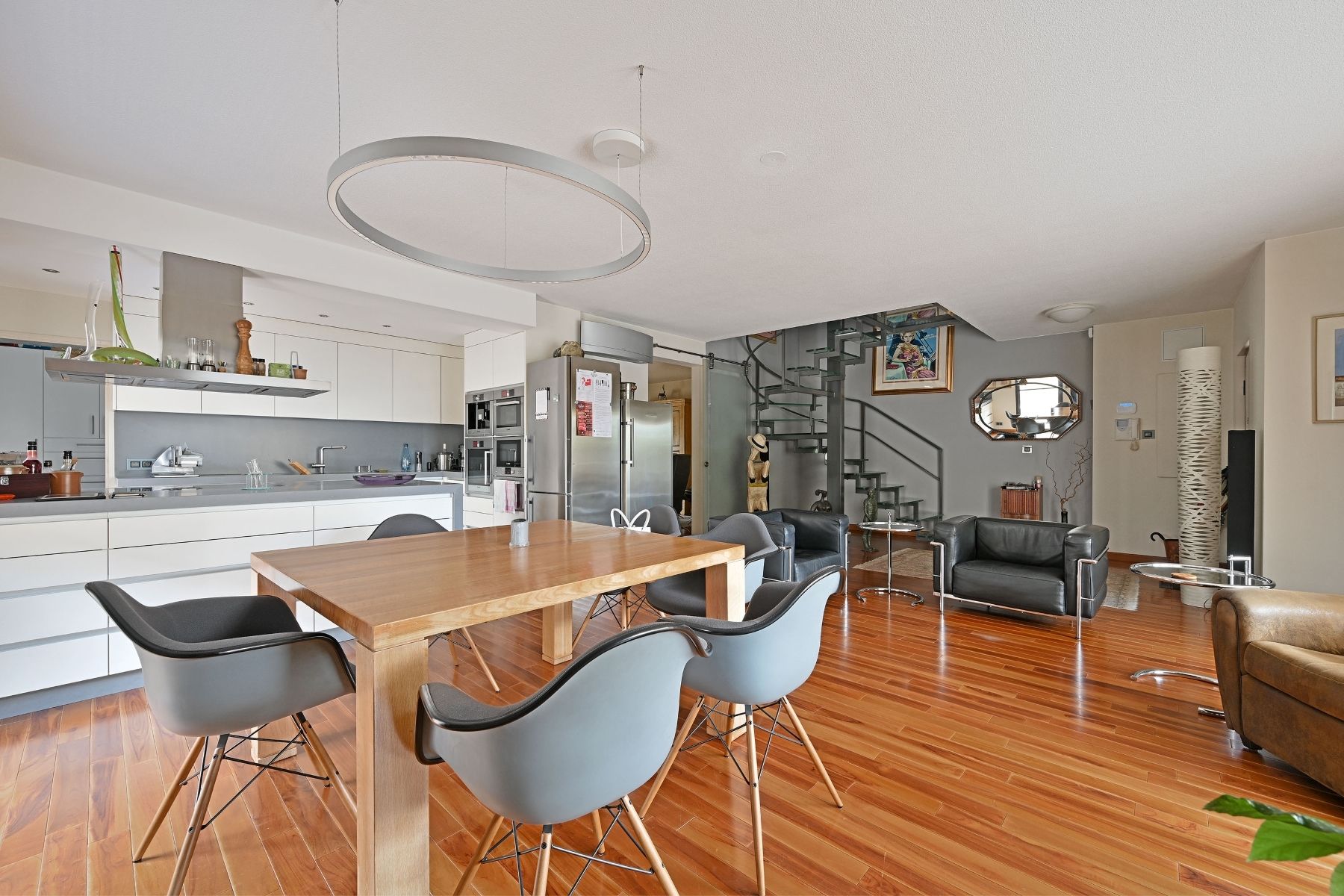 luxury house 5 Rooms for sale on UZES (30700)