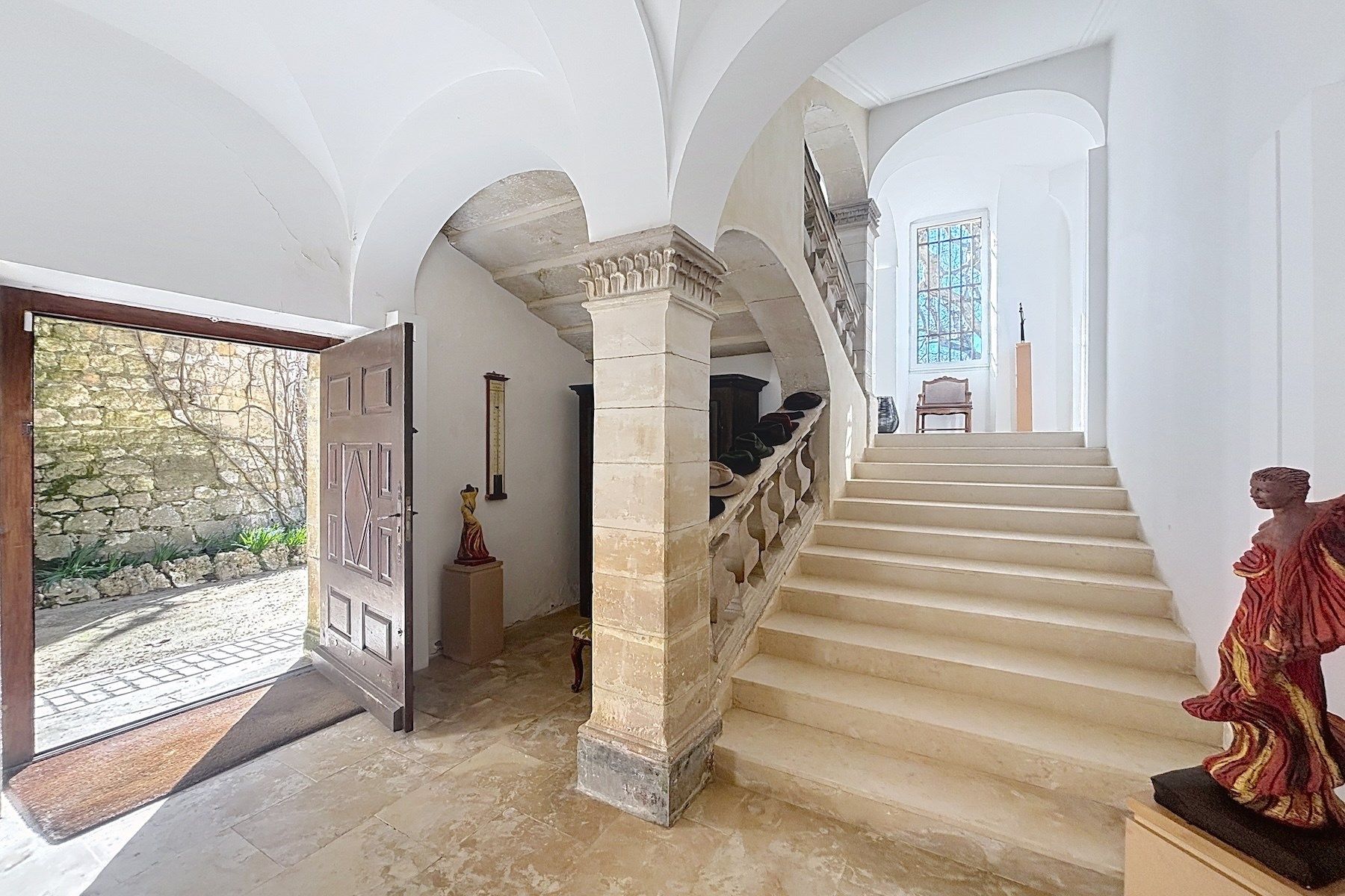 castle 15 Rooms for sale on UZES (30700)