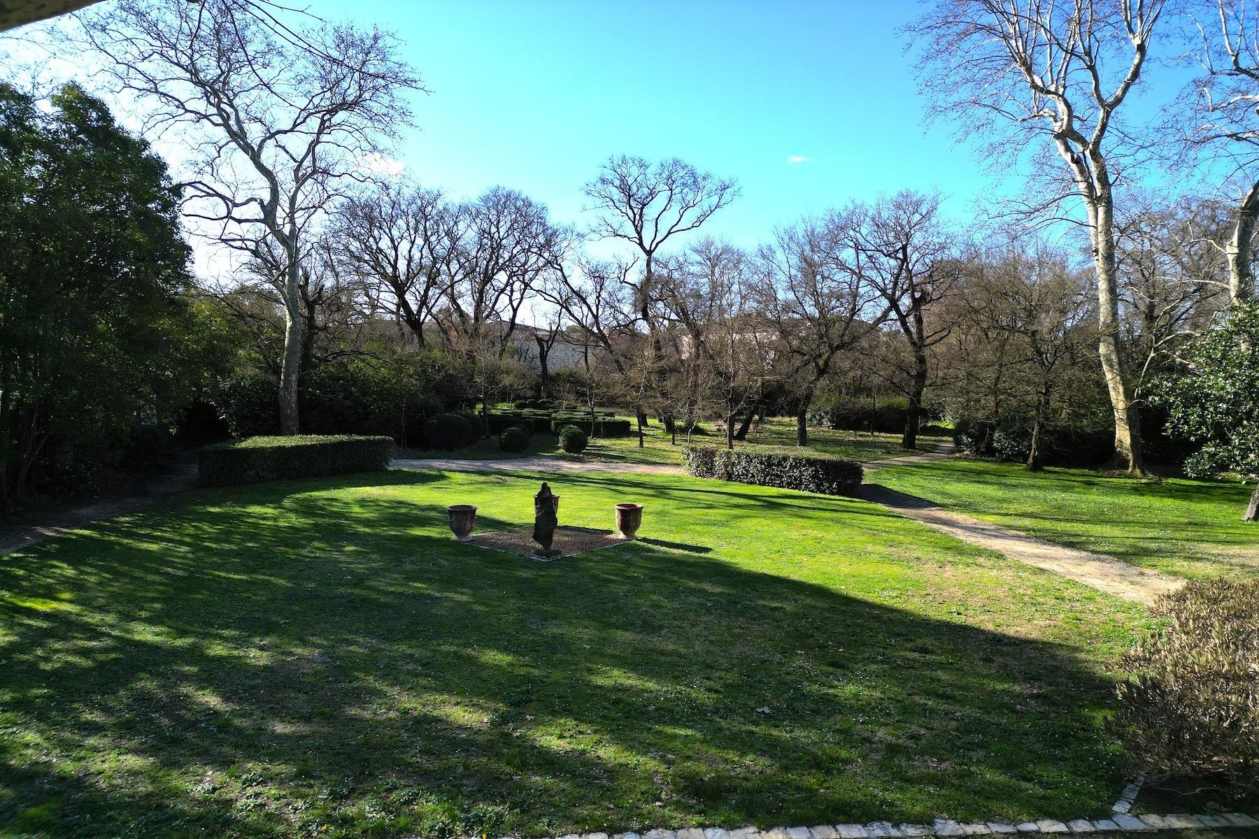 castle 15 Rooms for sale on UZES (30700)