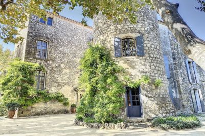 Sale Castle Uzès 15&nbsp;Rooms 880&nbsp;m²