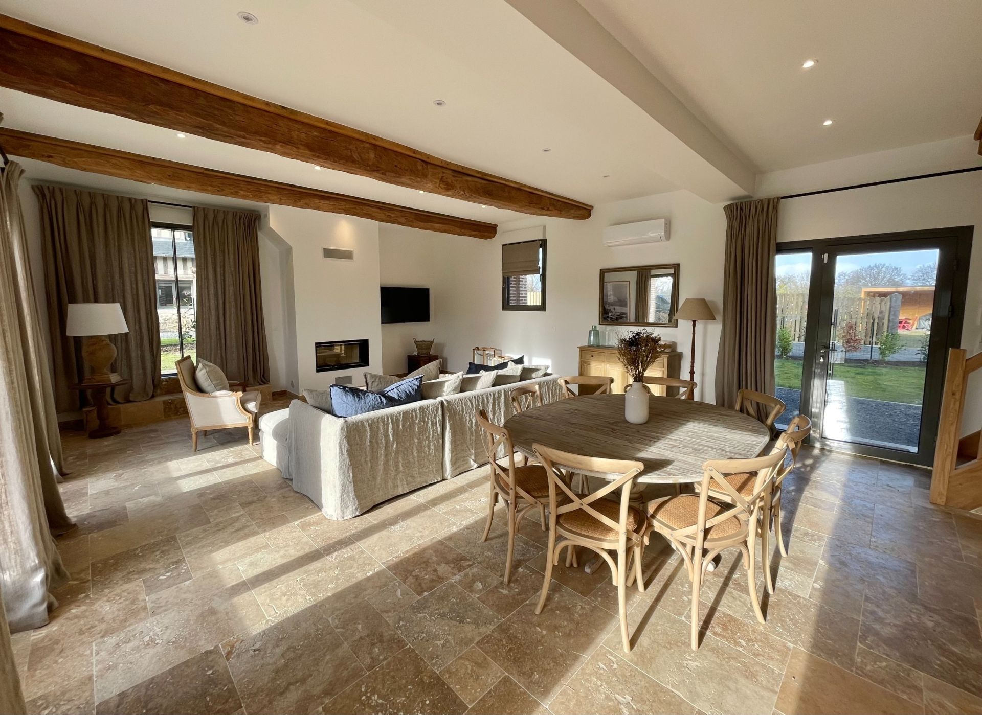 luxury house 6 Rooms for seasonal rent on CRICQUEBOEUF (14113)