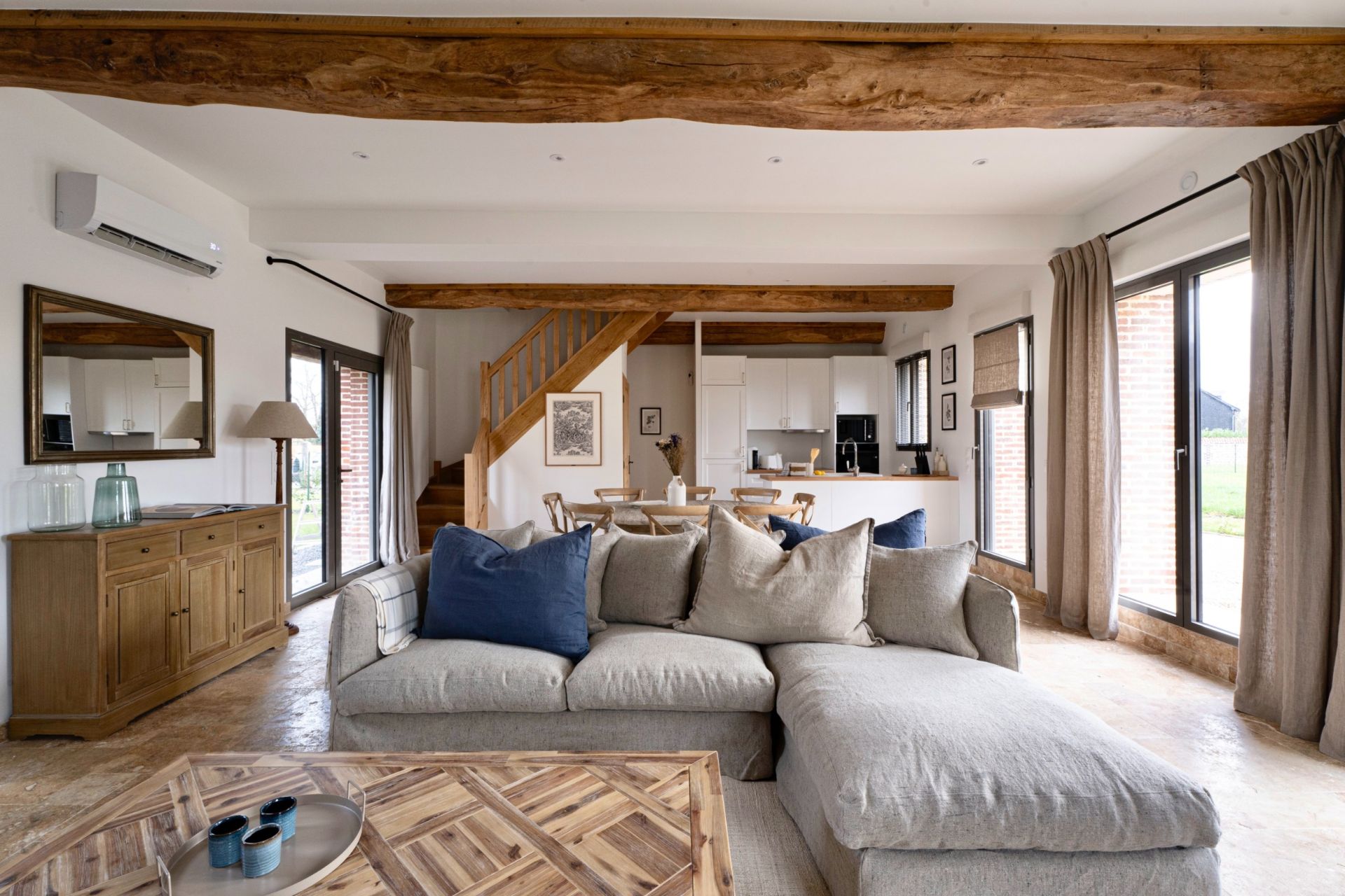 luxury house 6 Rooms for seasonal rent on CRICQUEBOEUF (14113)