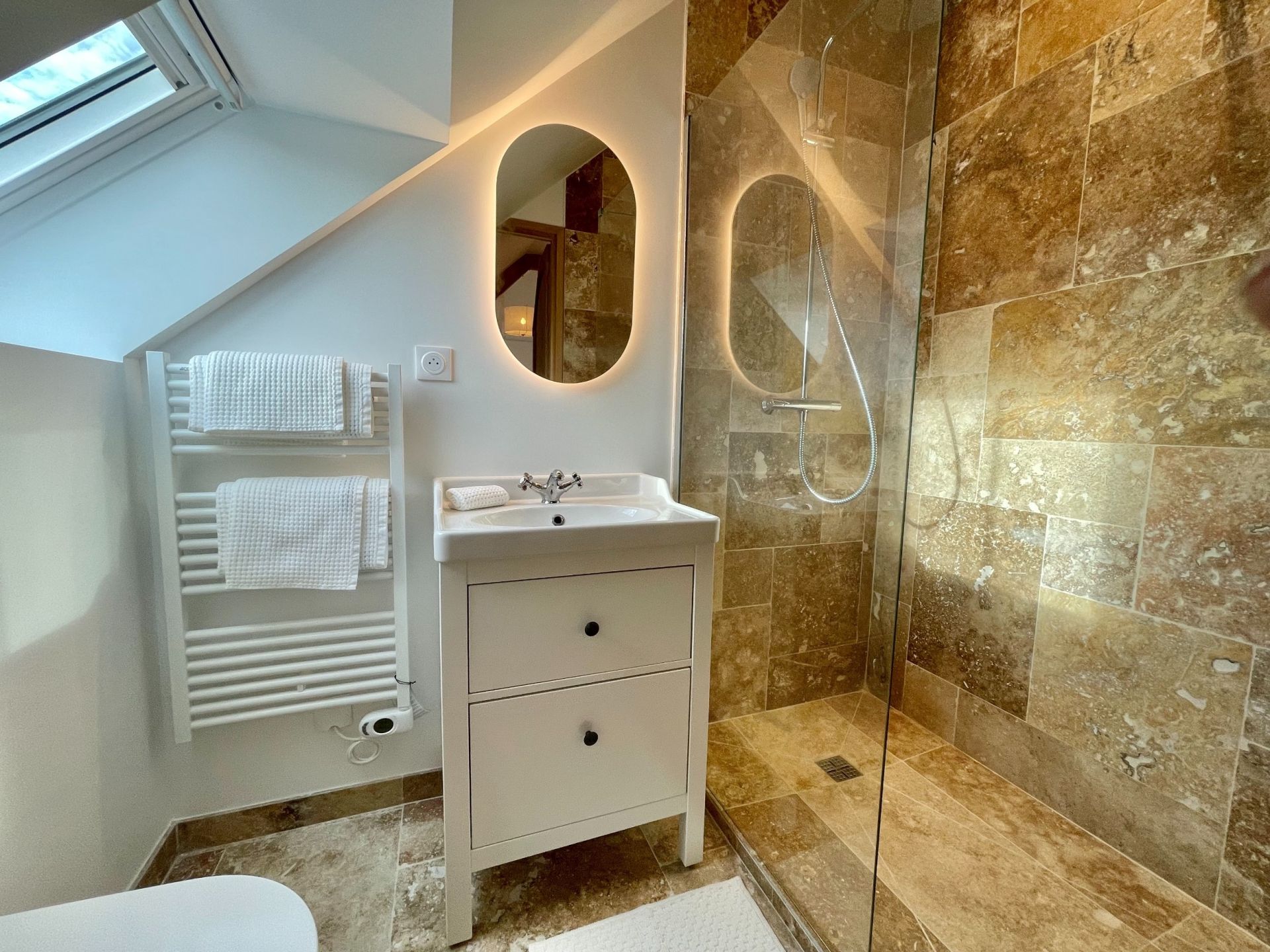 luxury house 6 Rooms for seasonal rent on CRICQUEBOEUF (14113)