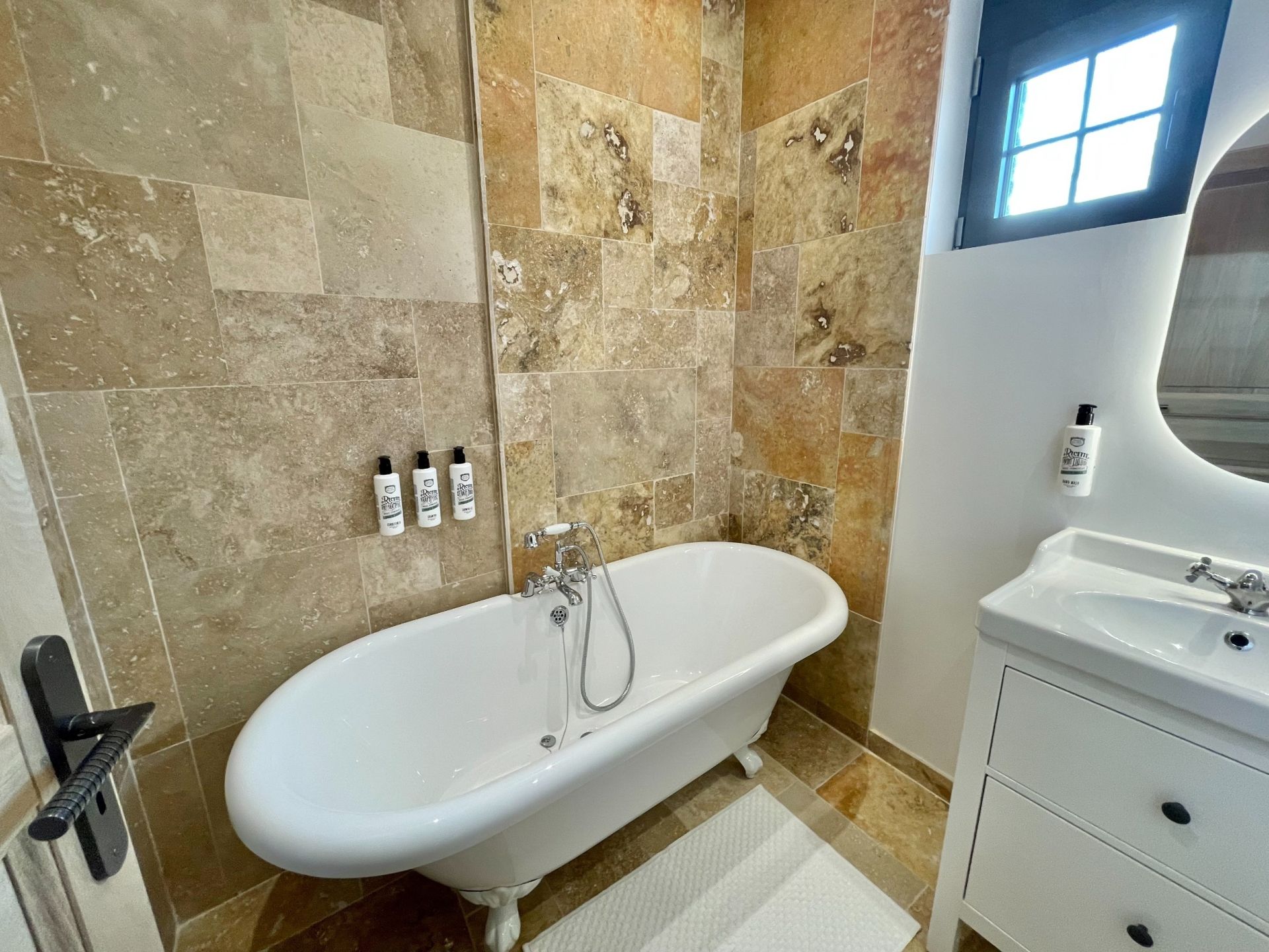 luxury house 6 Rooms for seasonal rent on CRICQUEBOEUF (14113)
