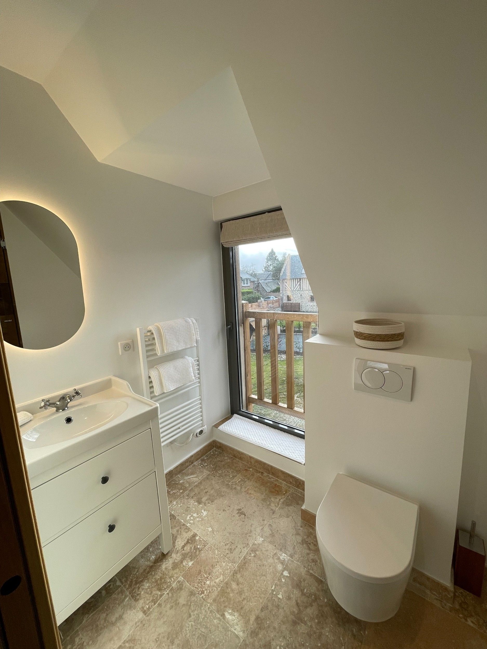 luxury house 6 Rooms for seasonal rent on CRICQUEBOEUF (14113)