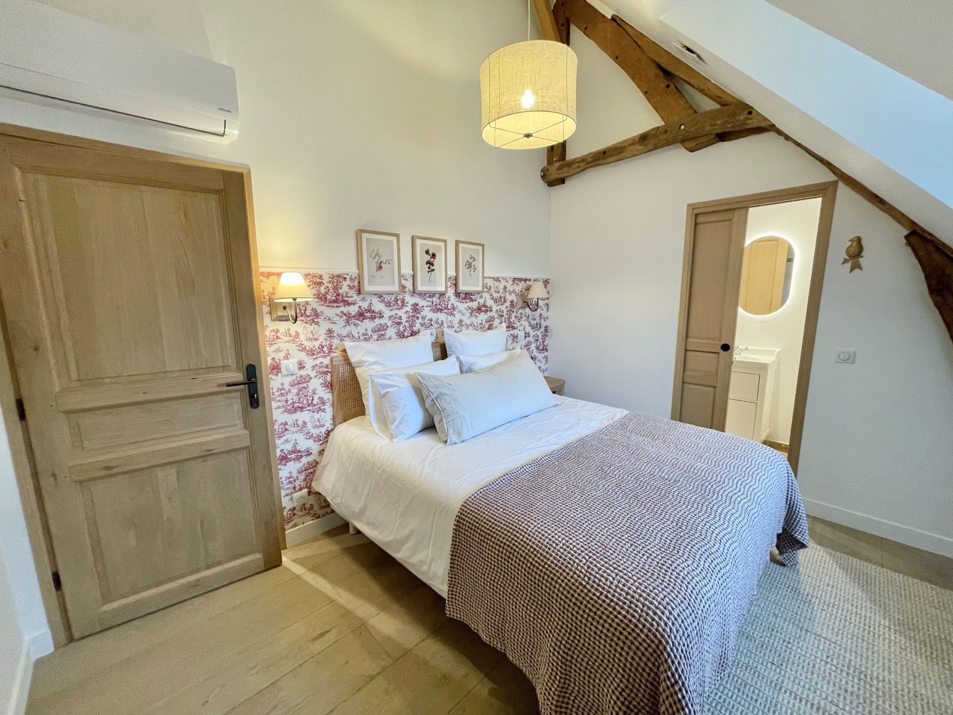 luxury house 6 Rooms for seasonal rent on CRICQUEBOEUF (14113)