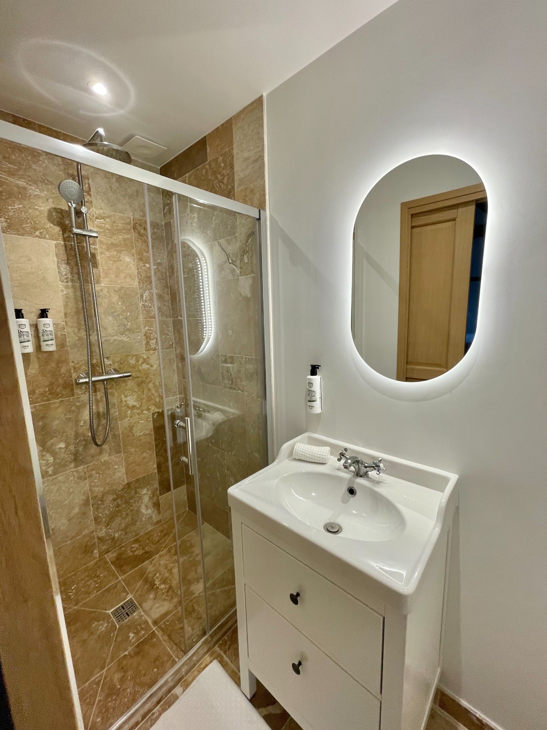 luxury house 6 Rooms for seasonal rent on CRICQUEBOEUF (14113)