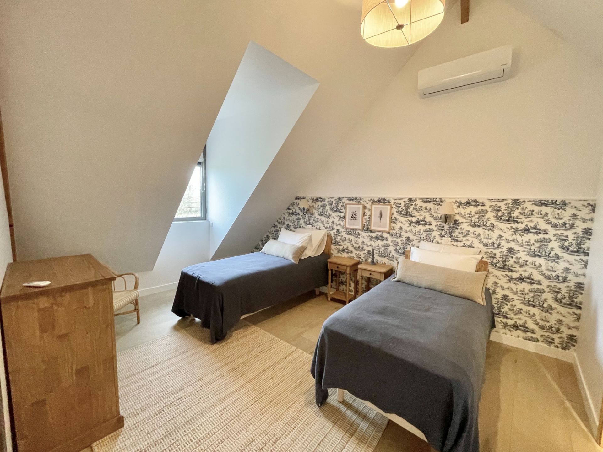 luxury house 6 Rooms for seasonal rent on CRICQUEBOEUF (14113)