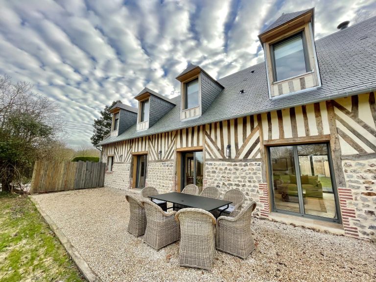 luxury house 6 Rooms for seasonal rent on CRICQUEBOEUF (14113)