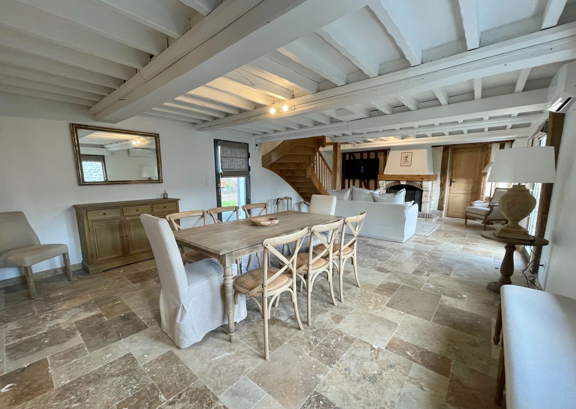 luxury house 6 Rooms for seasonal rent on CRICQUEBOEUF (14113)