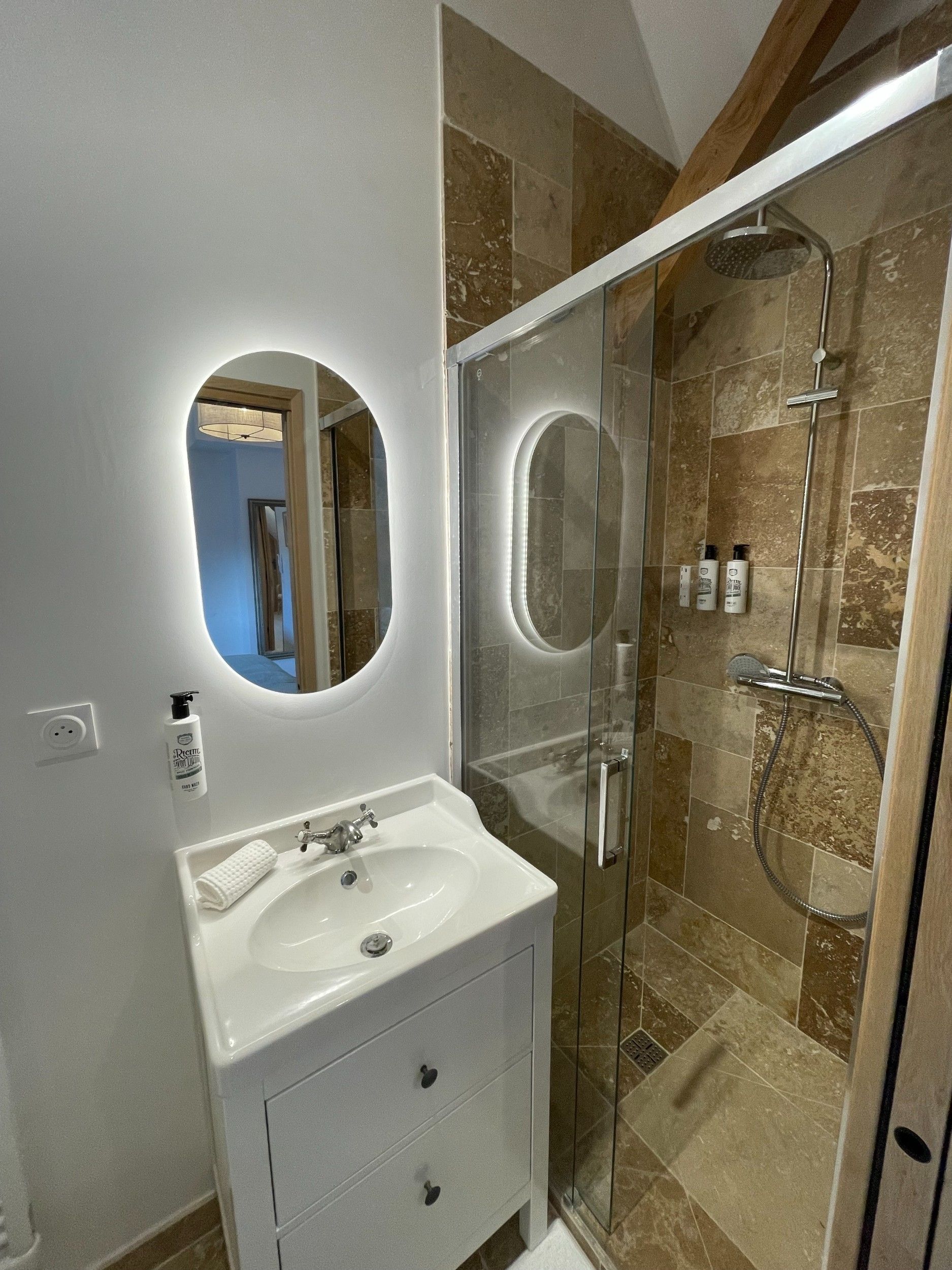 luxury house 6 Rooms for seasonal rent on CRICQUEBOEUF (14113)