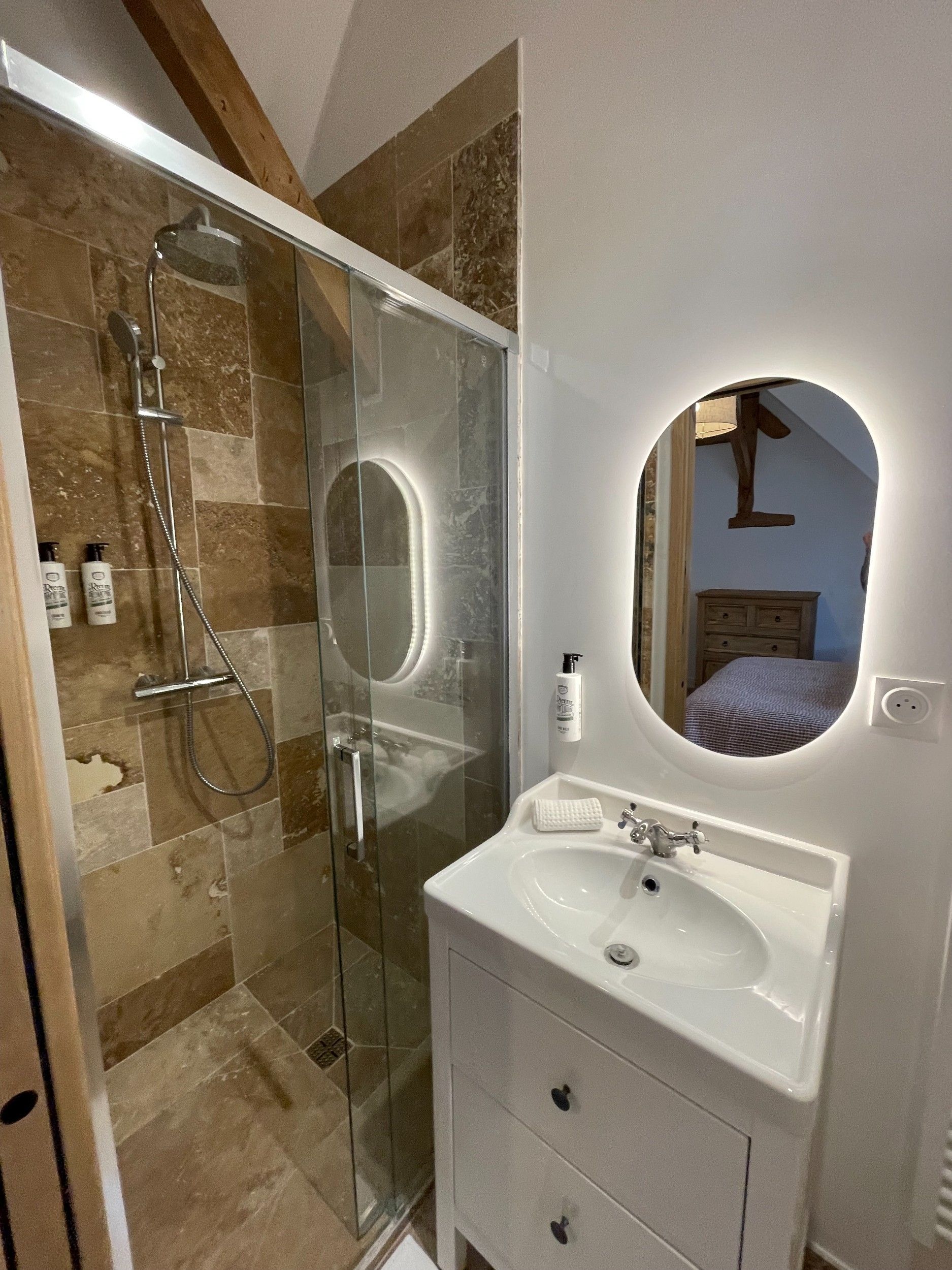 luxury house 6 Rooms for seasonal rent on CRICQUEBOEUF (14113)