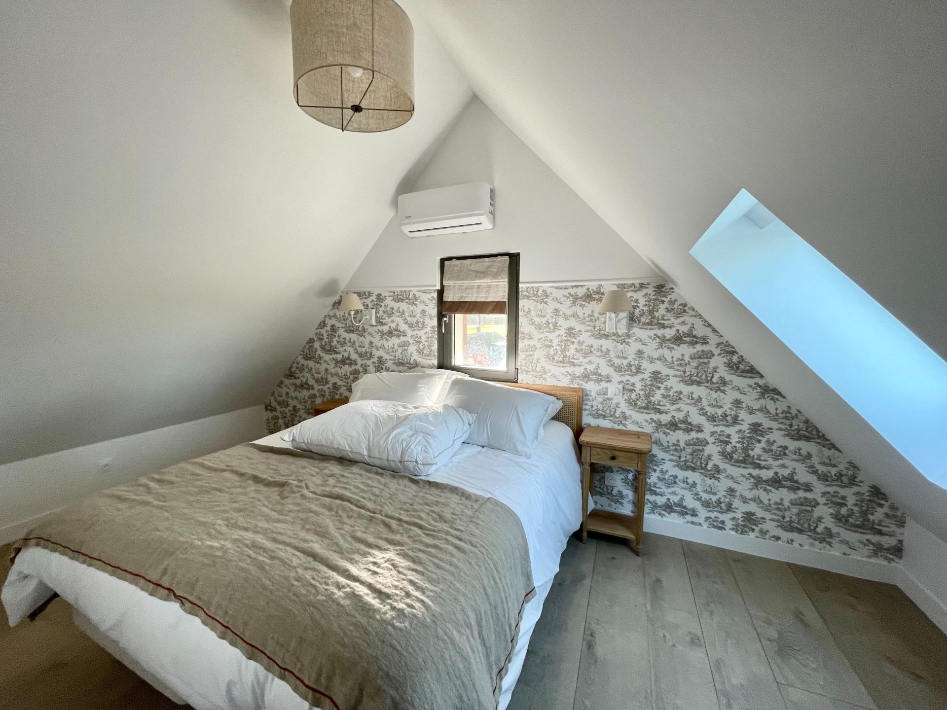 luxury house 6 Rooms for seasonal rent on CRICQUEBOEUF (14113)