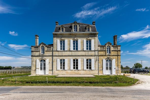 wine estate 10 Rooms for sale on BORDEAUX (33000)