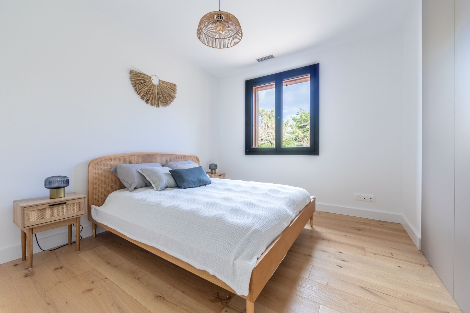 luxury house 4 Rooms for sale on CAP FERRET (33970)