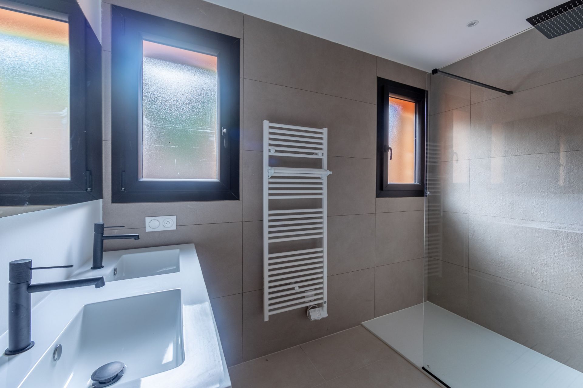 luxury house 4 Rooms for sale on CAP FERRET (33970)