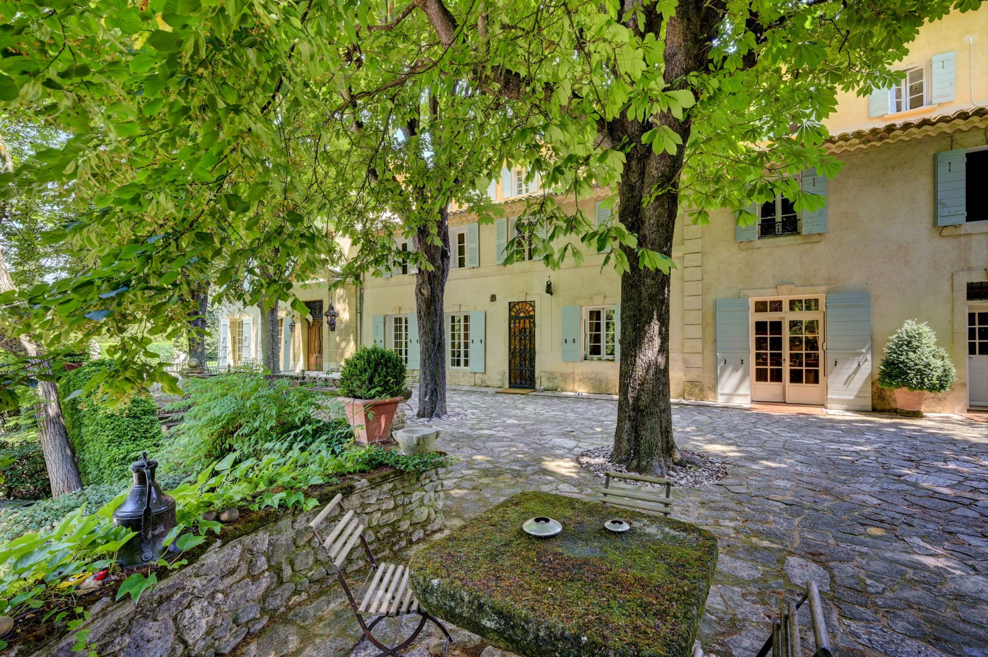 luxury house 15 Rooms for seasonal rent on AIX EN PROVENCE (13100)