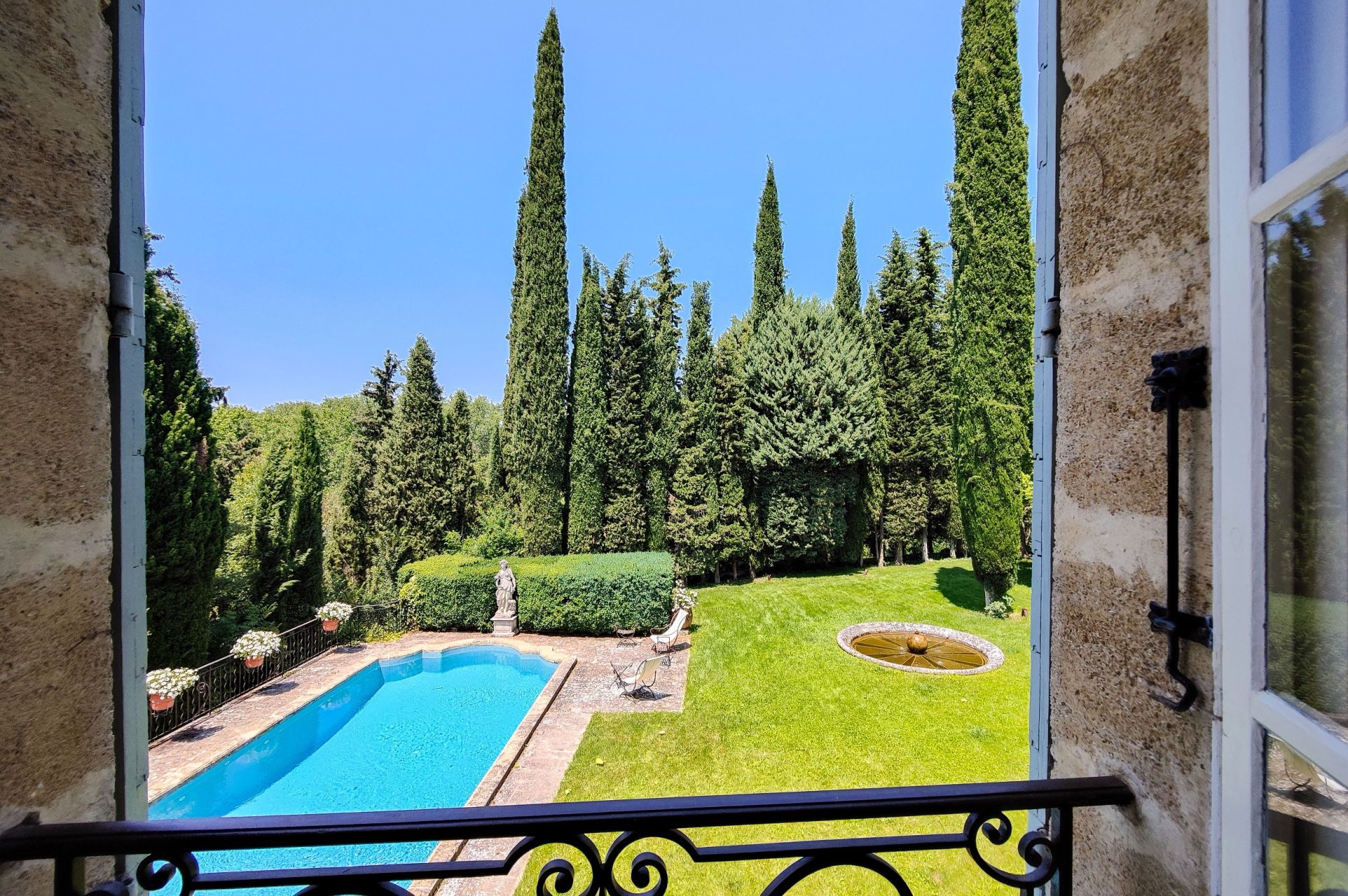 luxury house 15 Rooms for seasonal rent on AIX EN PROVENCE (13100)