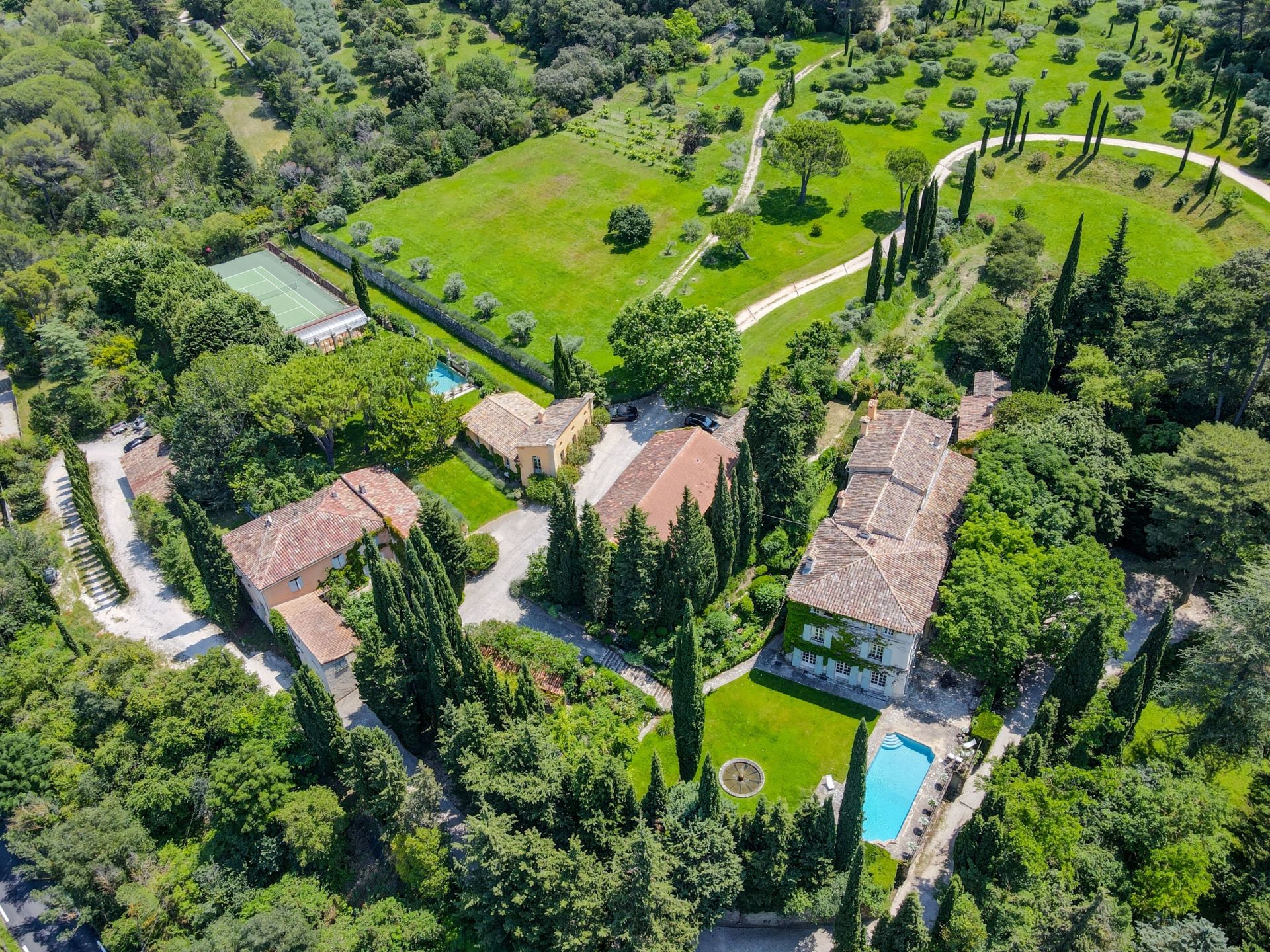 luxury house 15 Rooms for seasonal rent on AIX EN PROVENCE (13100)