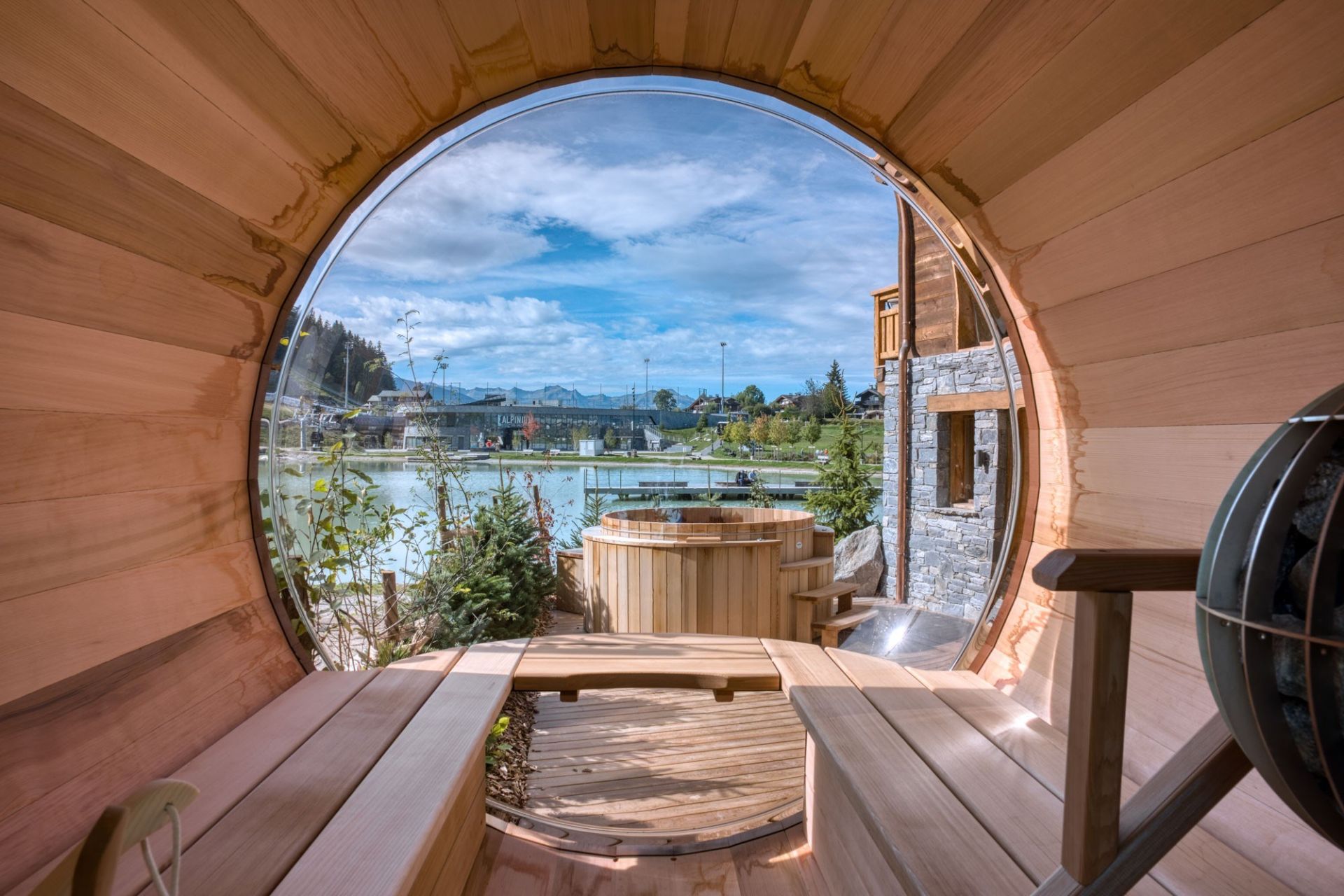 luxury chalet 9 Rooms for seasonal rent on COURCHEVEL (73120)