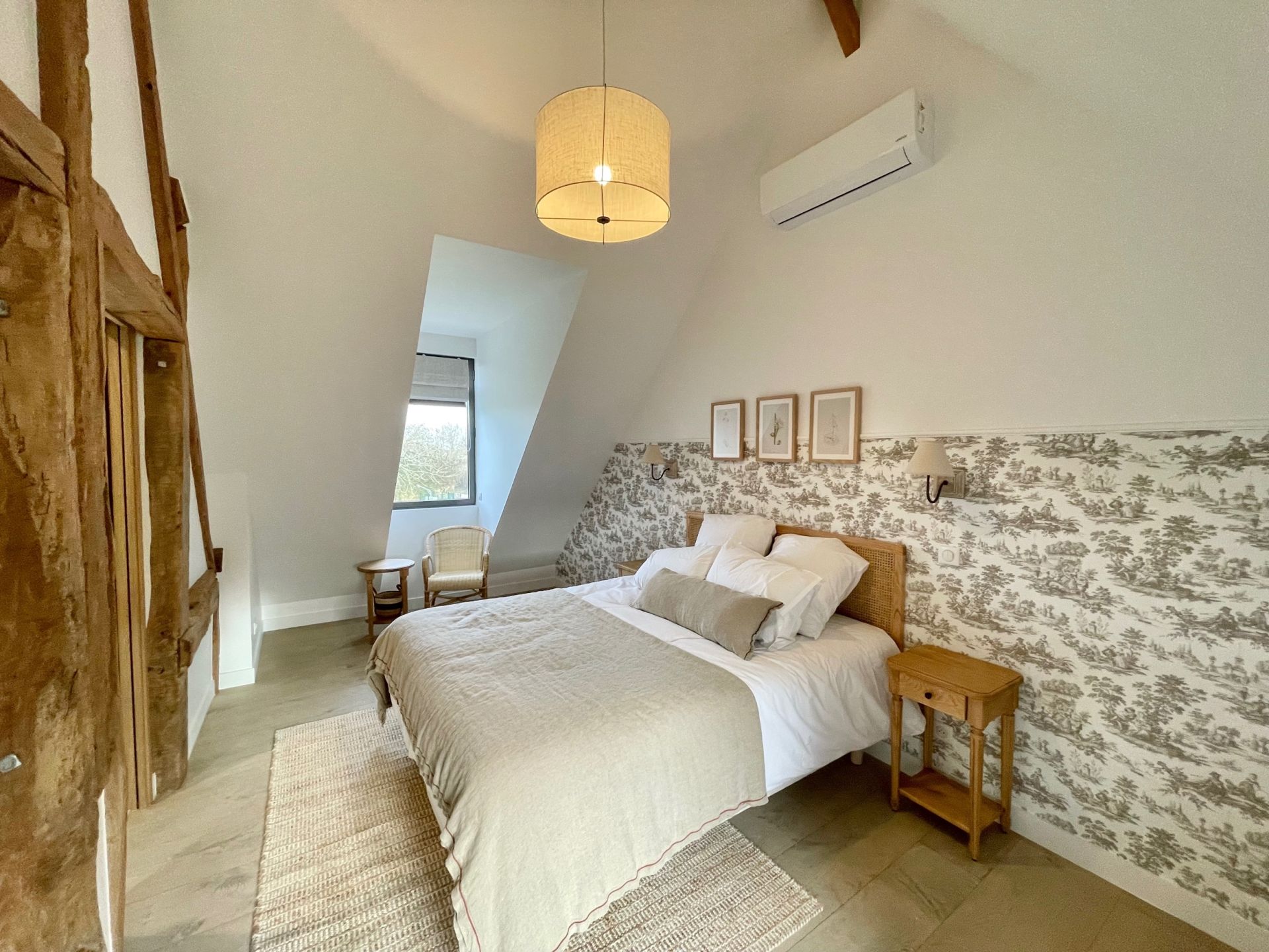 luxury house 5 Rooms for seasonal rent on CRICQUEBOEUF (14113)