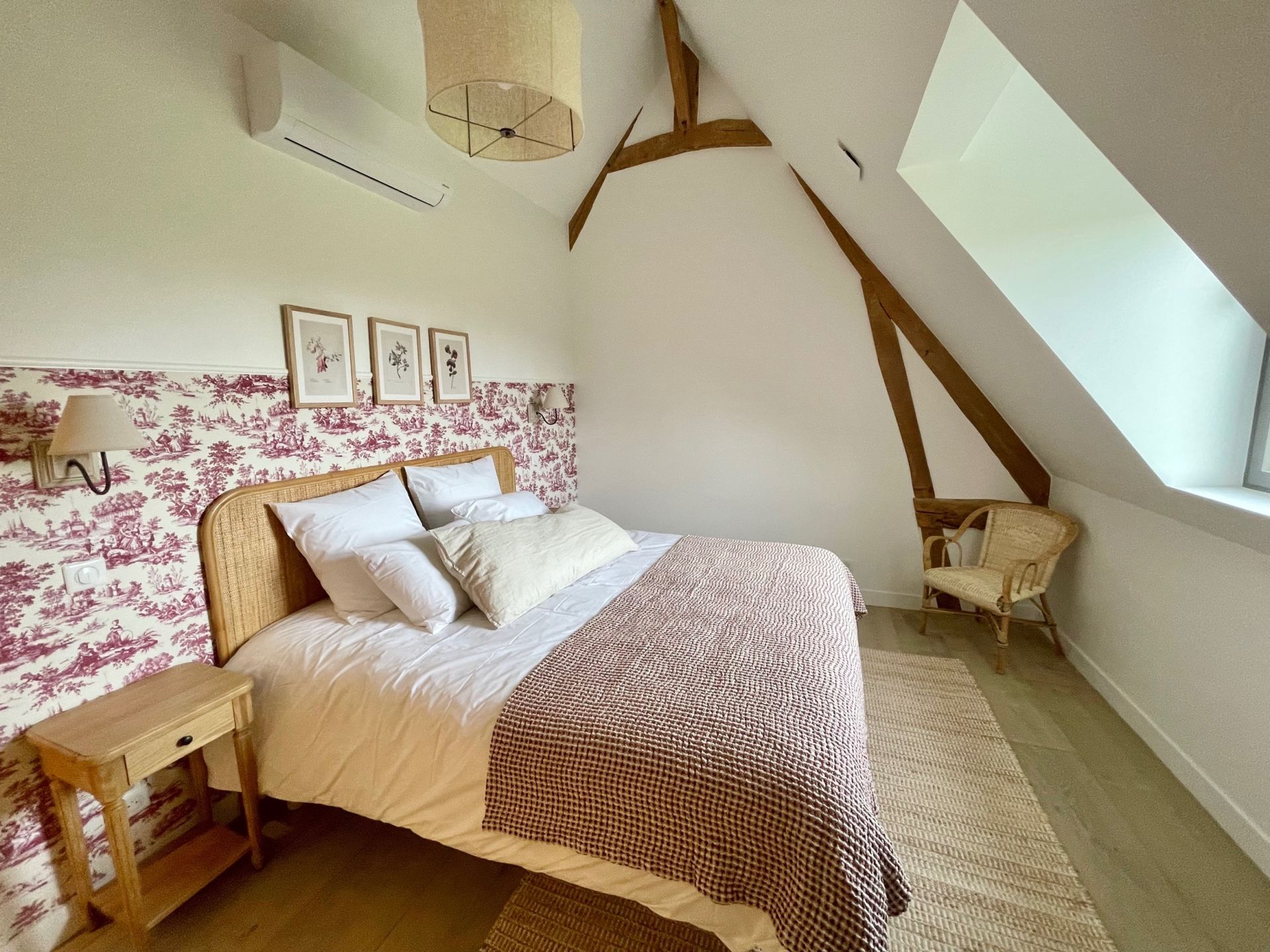 luxury house 5 Rooms for seasonal rent on CRICQUEBOEUF (14113)