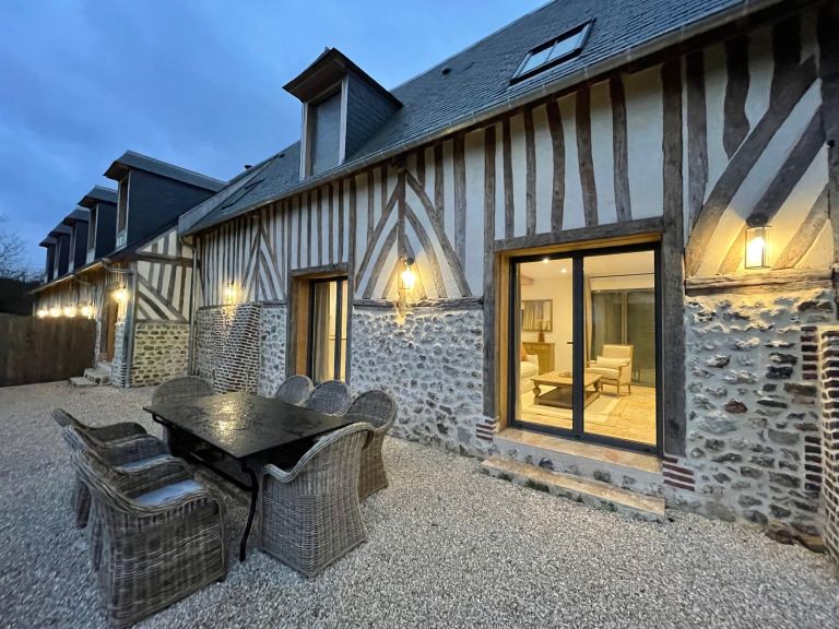 luxury house 5 Rooms for seasonal rent on CRICQUEBOEUF (14113)